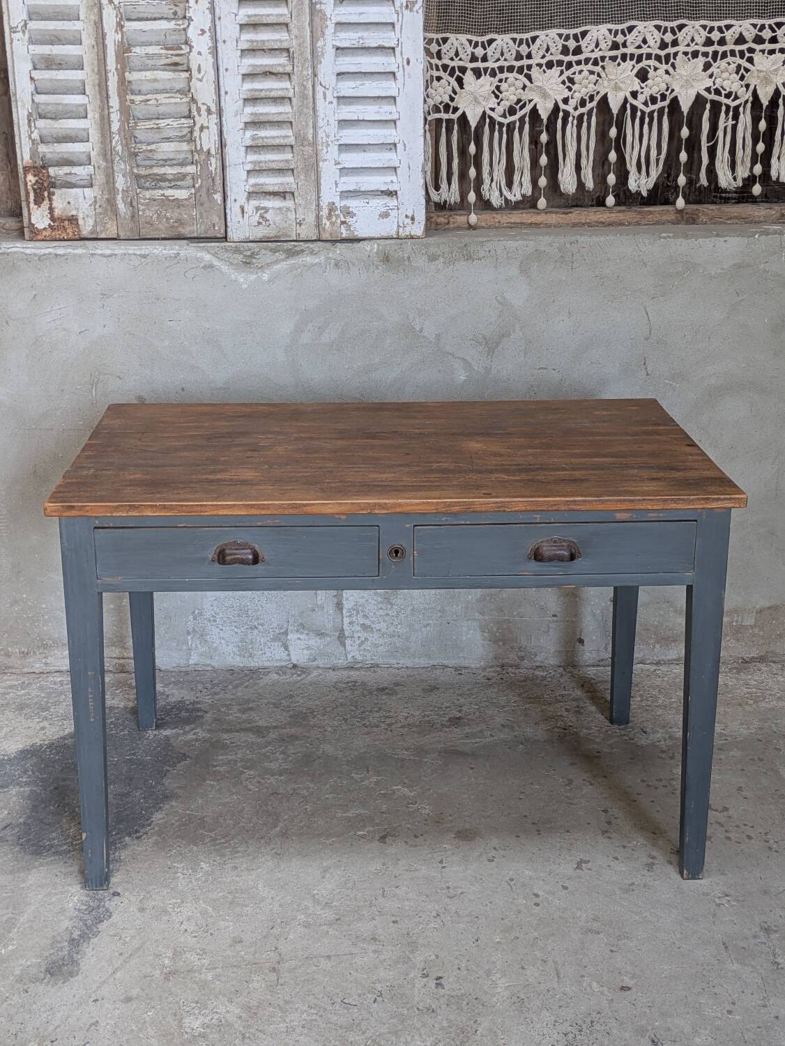 Table / desk
