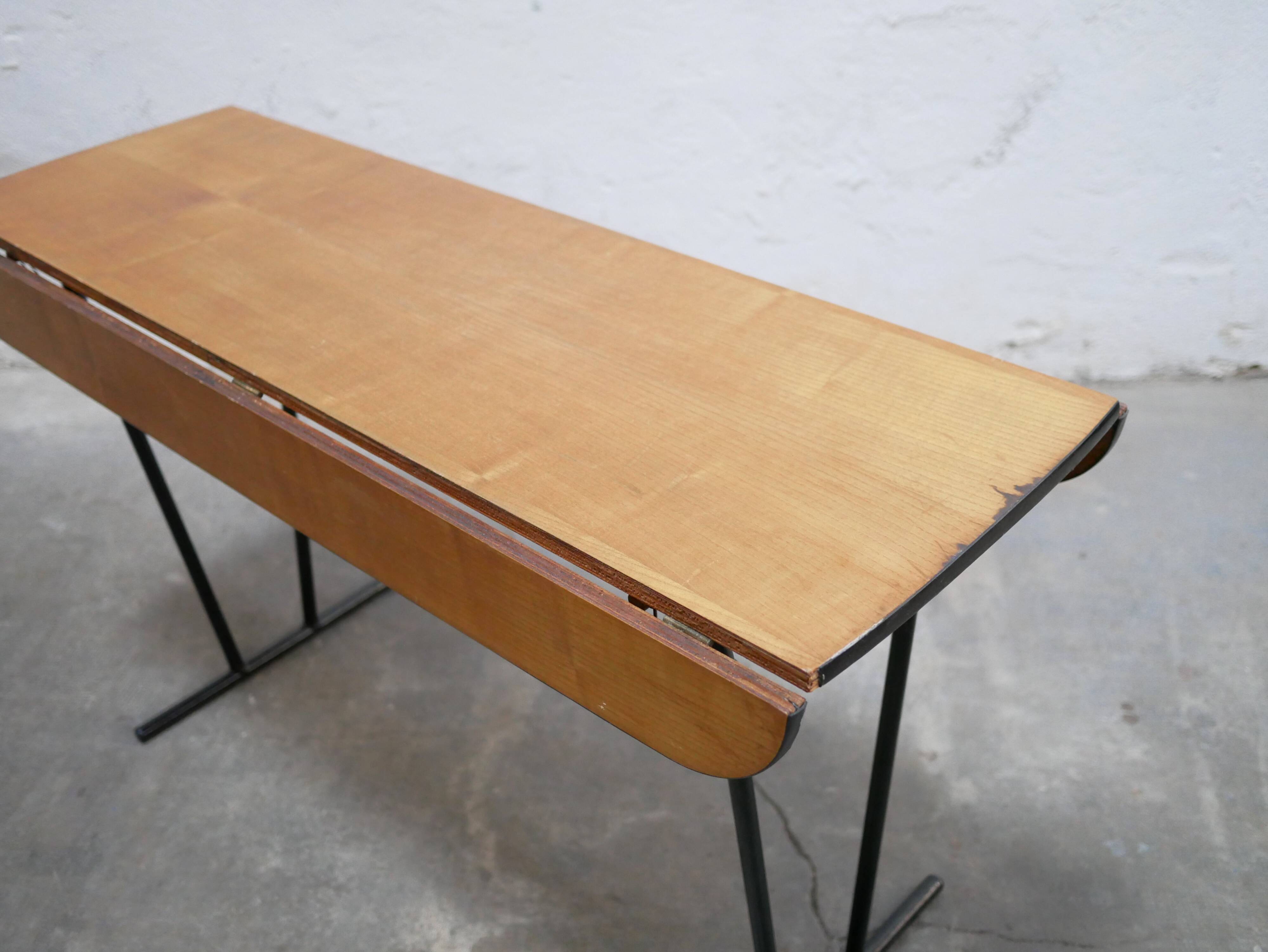 Table pliante vintage en bois et métal