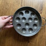 Set of 2 metal snail dishes