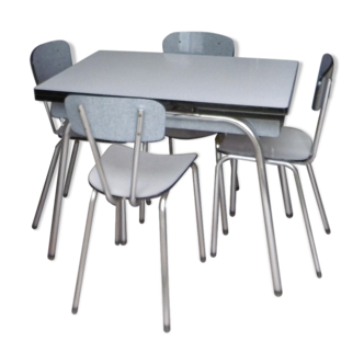 In formica kitchen table with 4 chairs