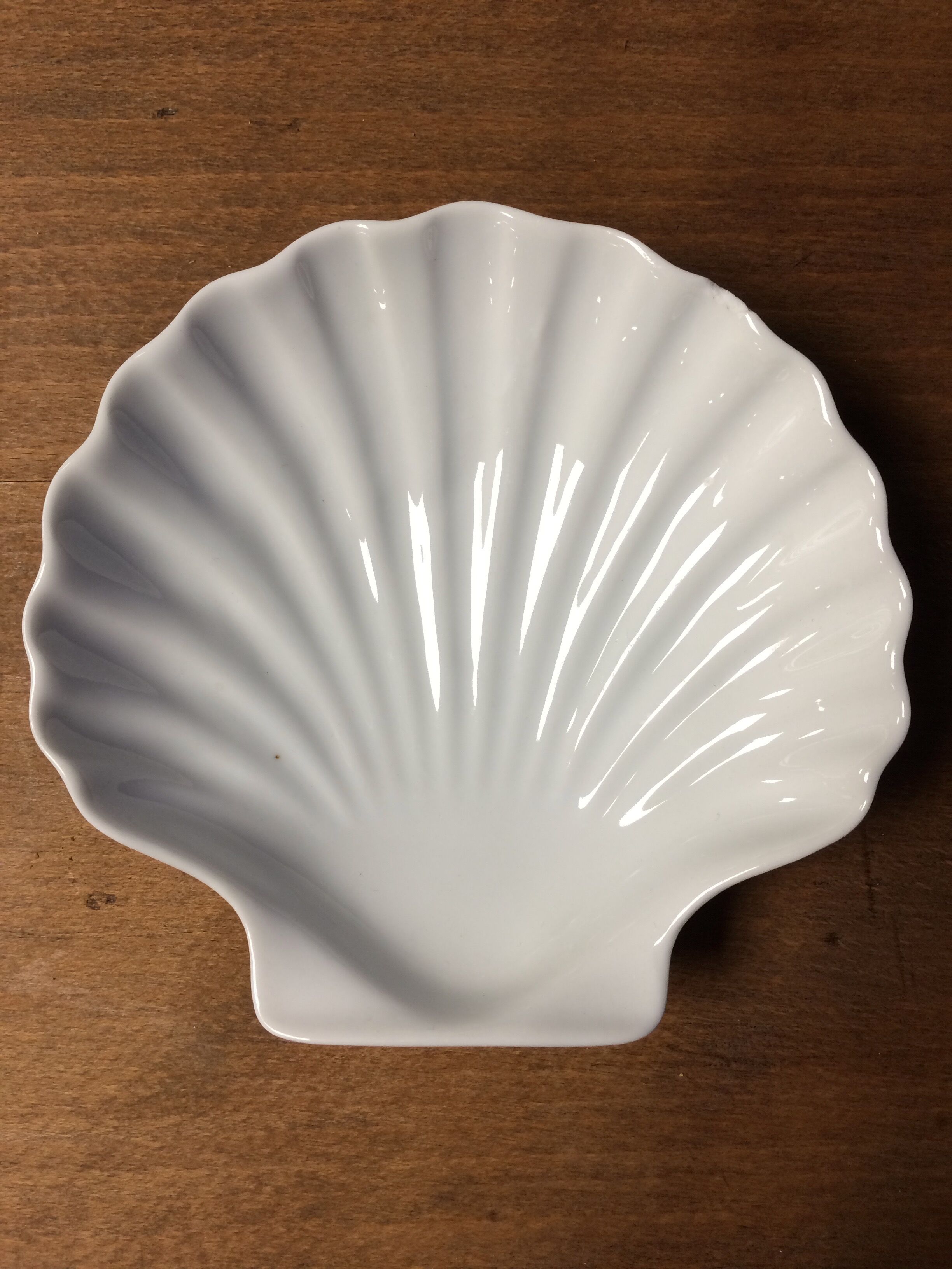 Three cups scallops in porcelain