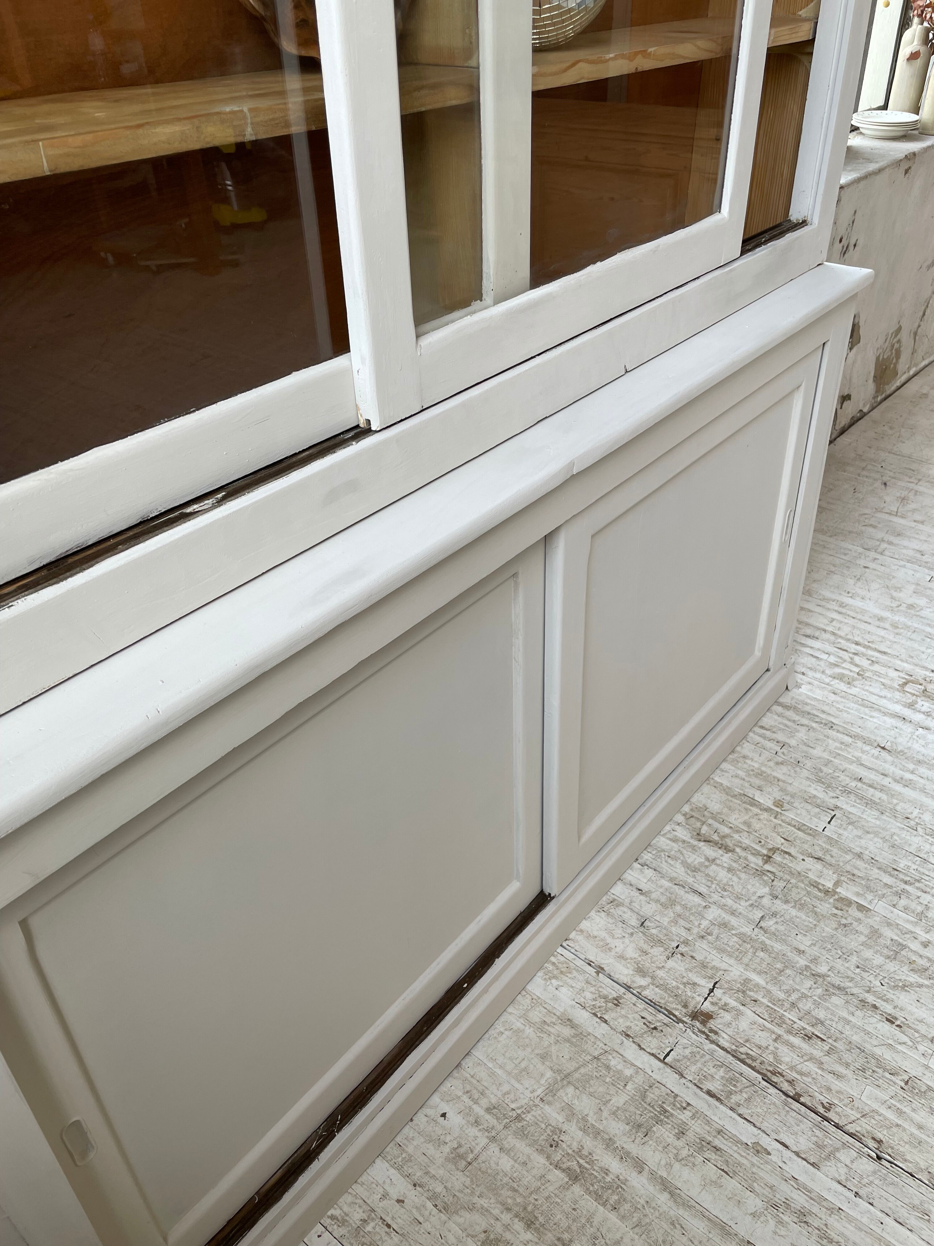 Library showcase ivory white sliding doors