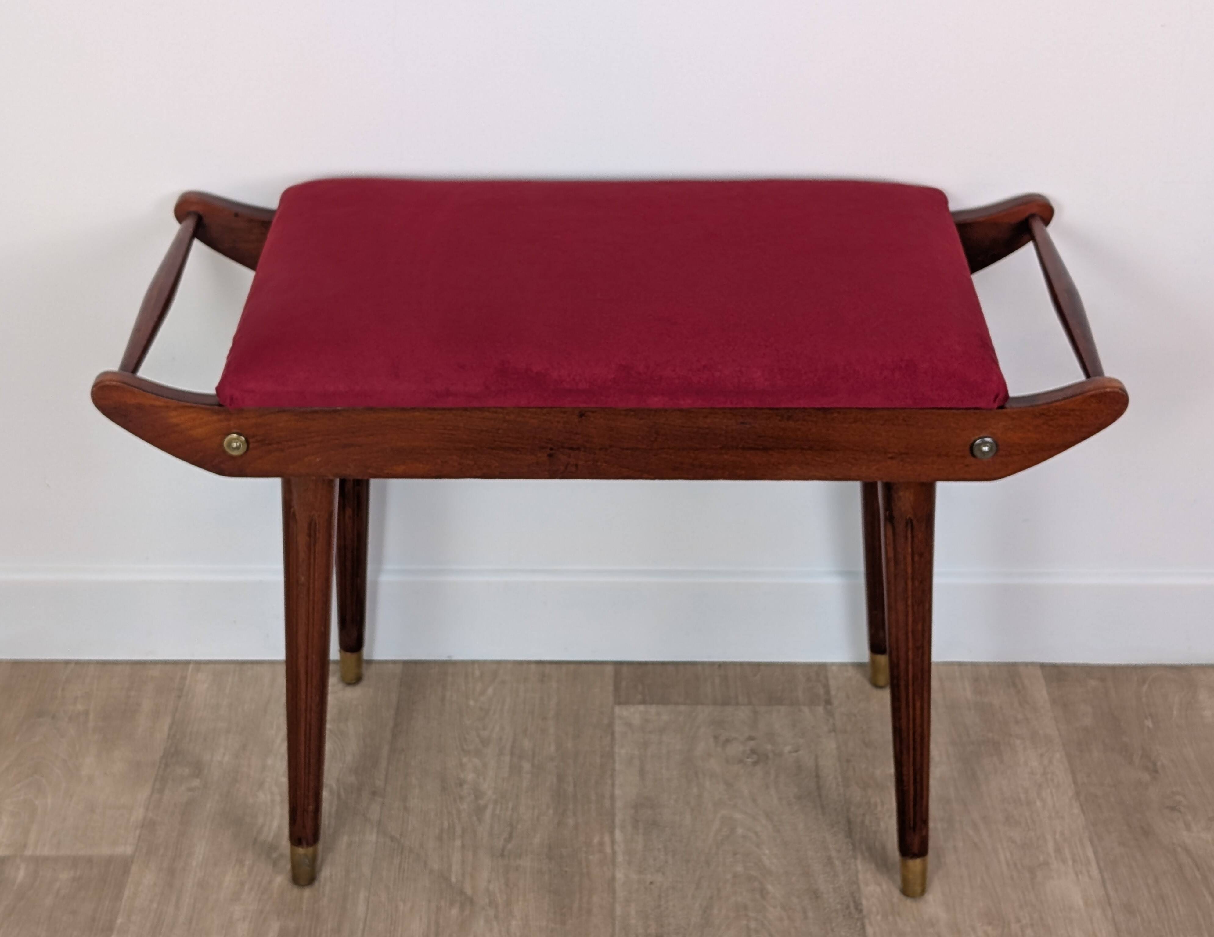 Piano bench