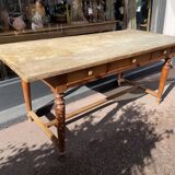 Farm table