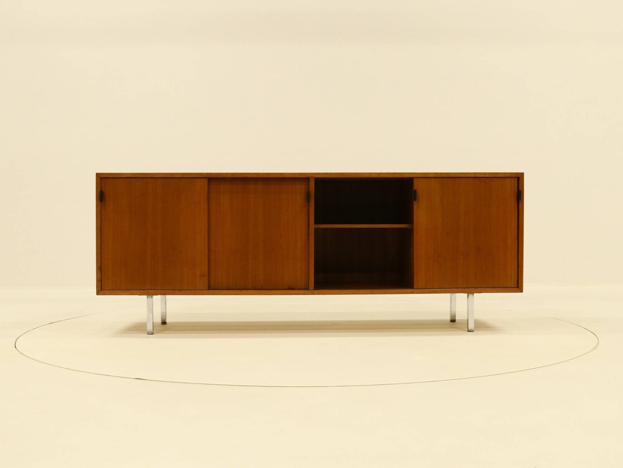 Buffet de style Mid-Century signé Florence Knoll pour Knoll International