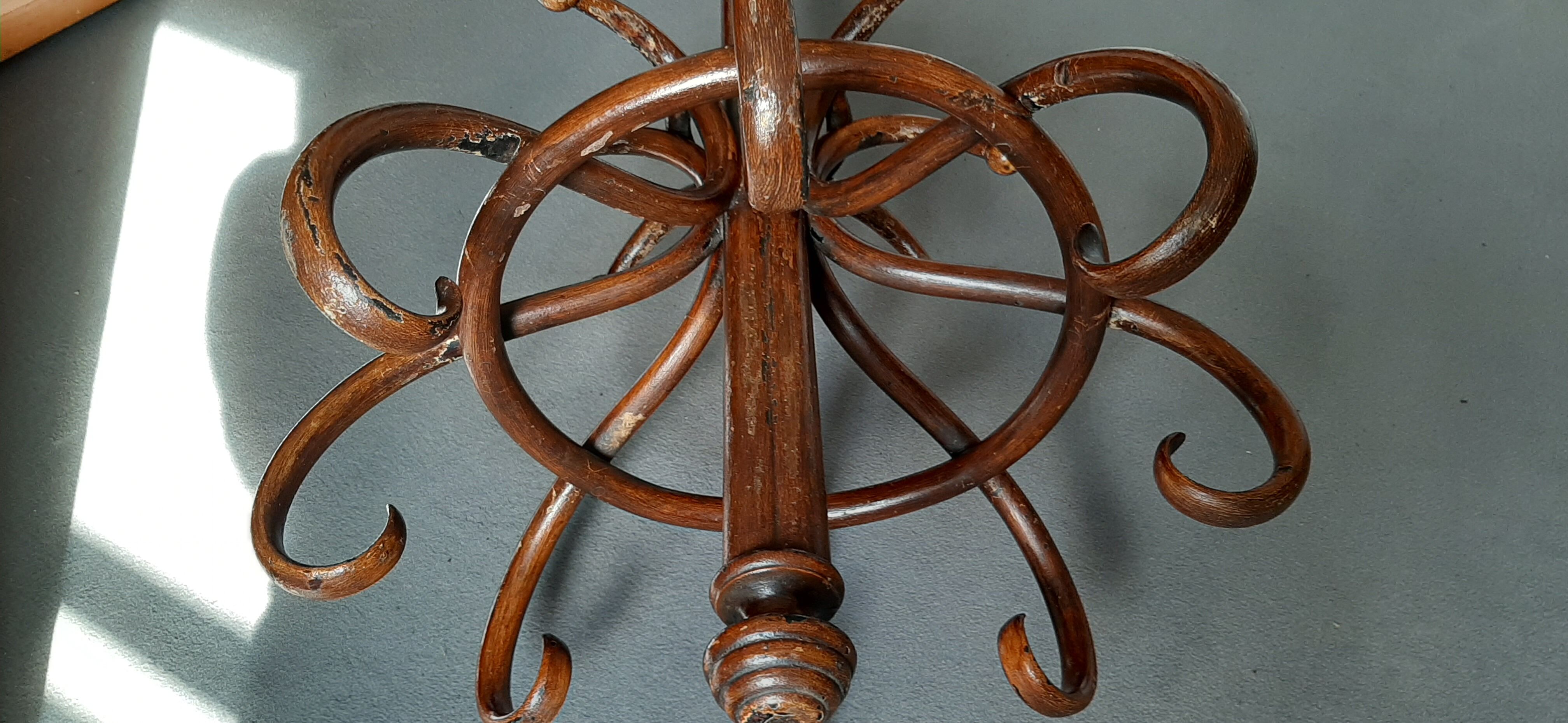Porte-manteaux perroquet Thonet ancien