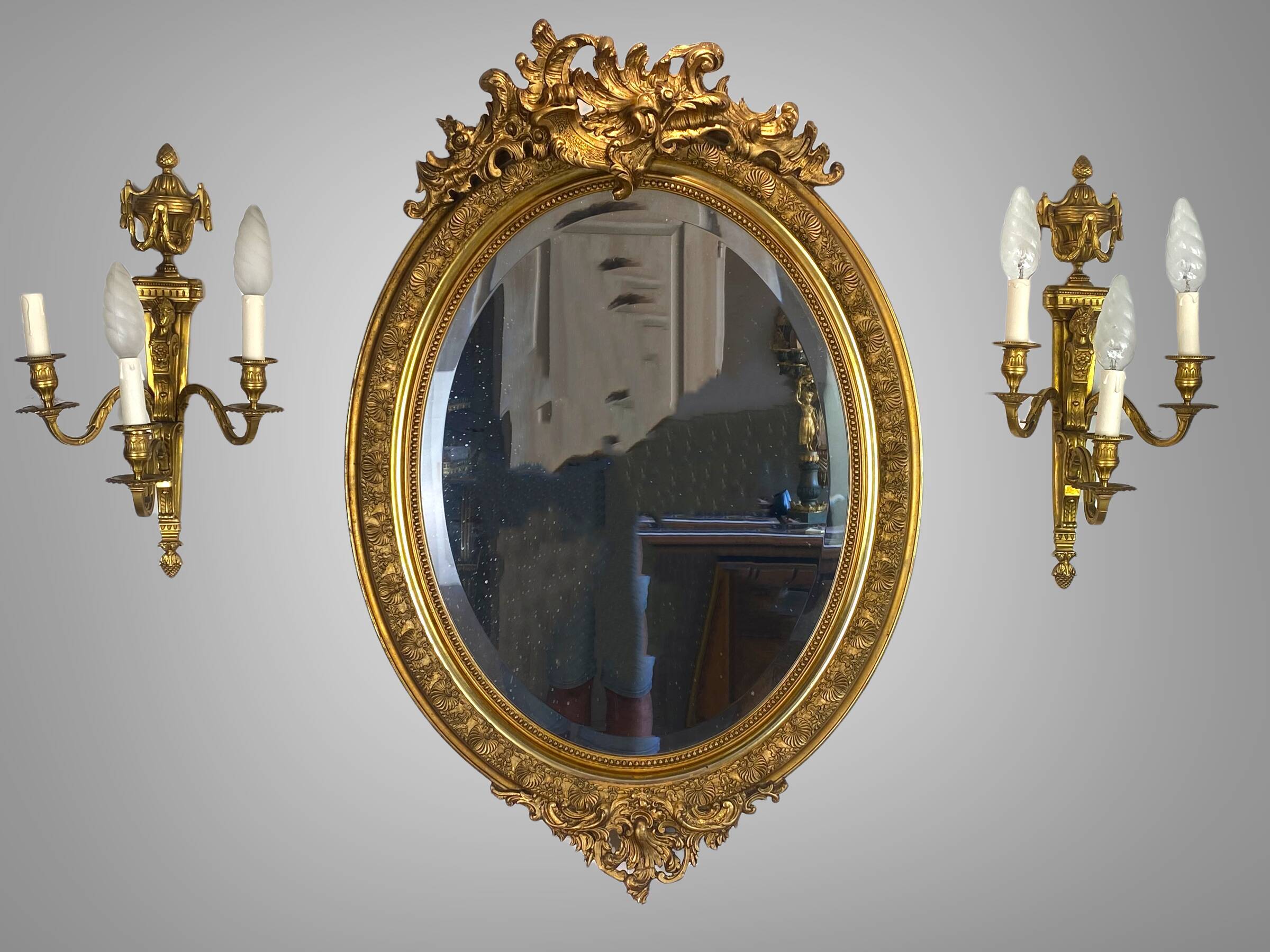 Mirror / oval ice Napoleon III period in wood and gilded stucco louis xv style