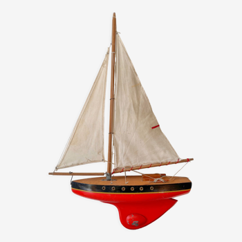 Voilier de bassin "modèle 501" navigable en bois, jouet ancien de la fameuse marque française Tirot,