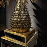 Pineapple-shaped lamp. in the "jansen of the 70s" style in metal.