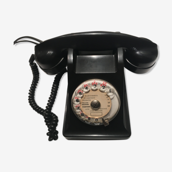 Vintage phone in bakelite