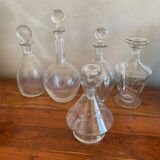 Lot 5 carafes en verre gravé
