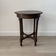 Petit guéridon vintage en bois tourné, table d’appoint ronde en bois