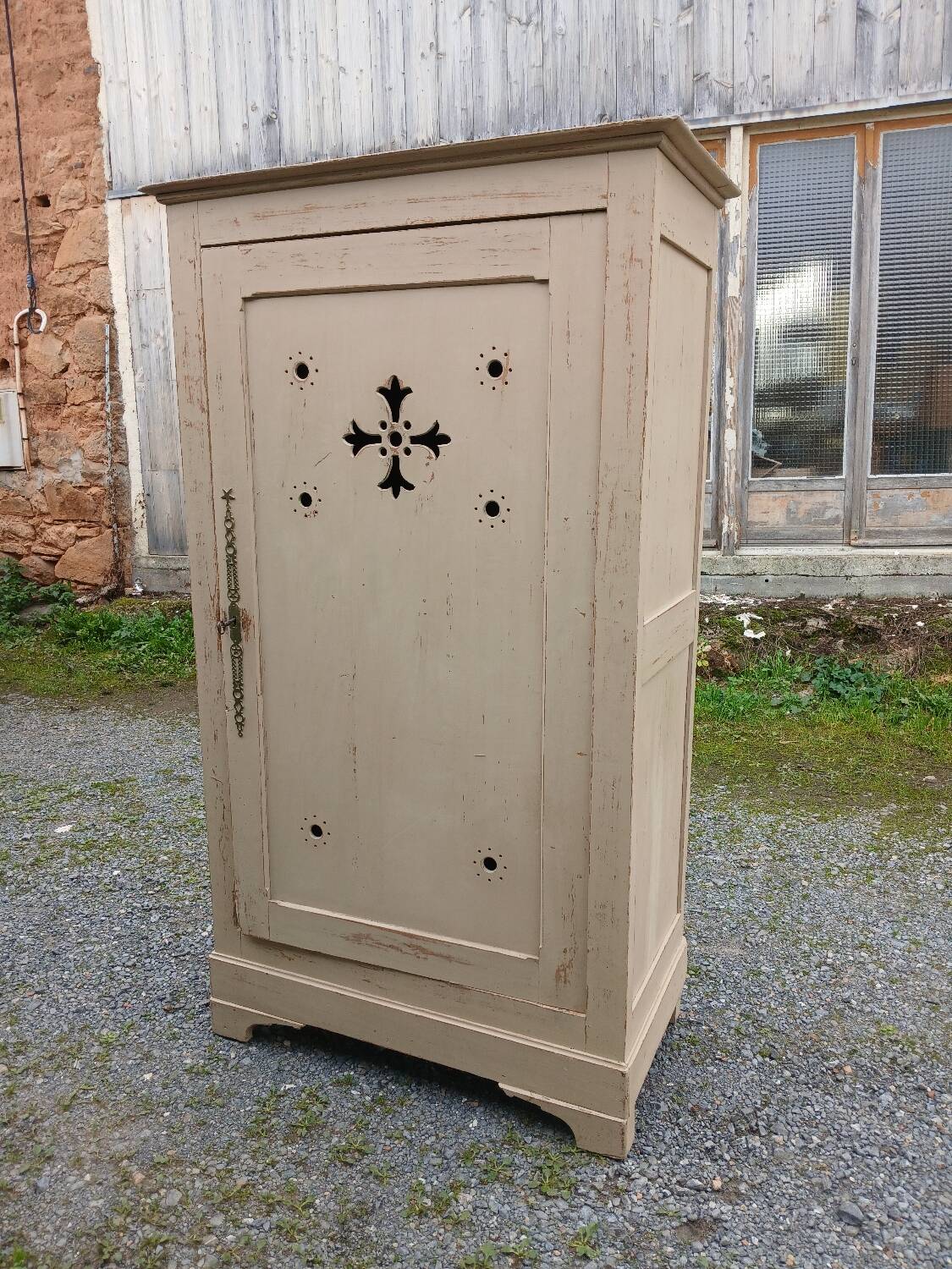 Bonnetière en bois très ancienne