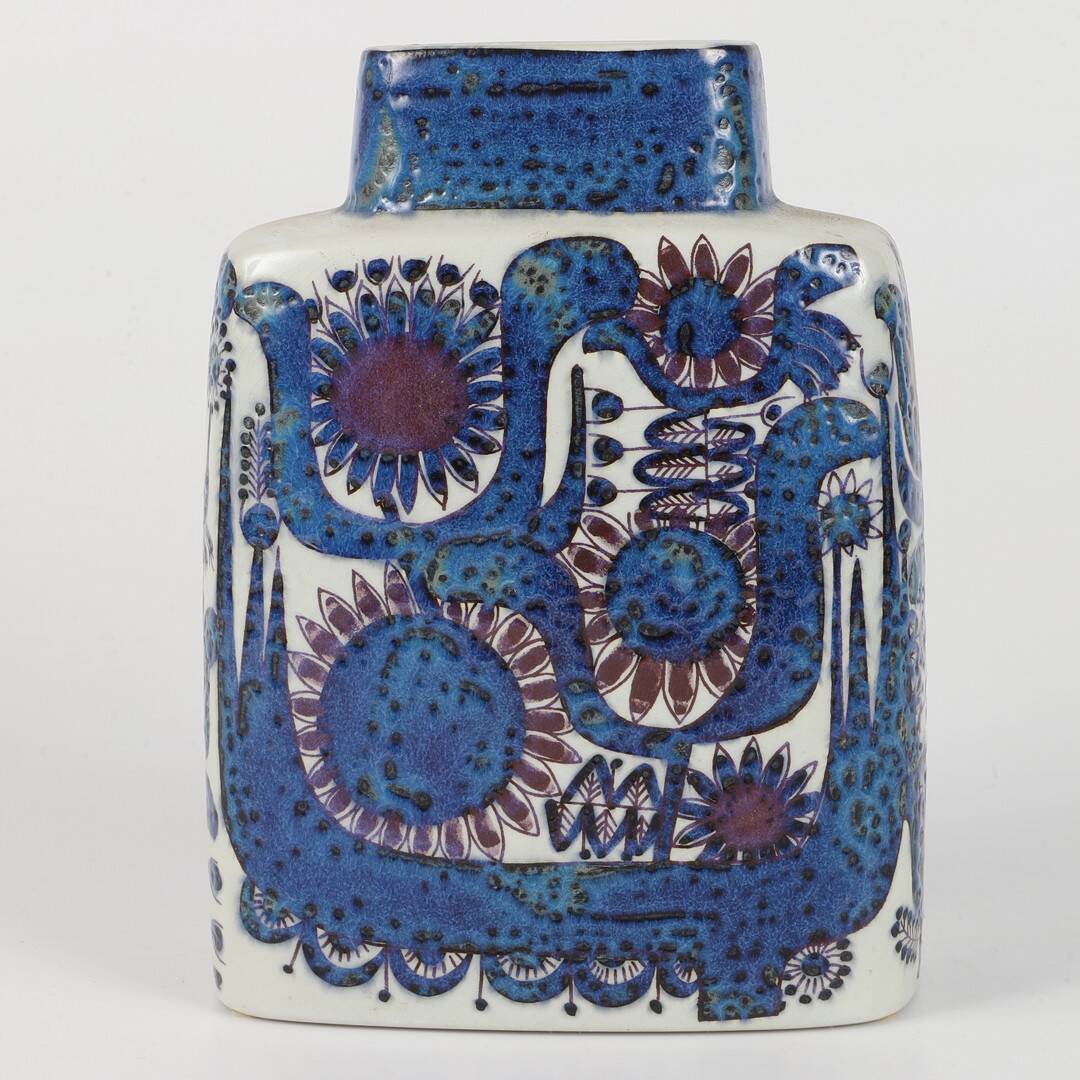 Vase en porcelaine danoise, Design de Berte Jessen, Royal Copenhagen 1969.