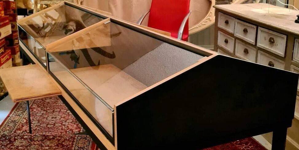 Double shop window 180 x 71 x 107 cm