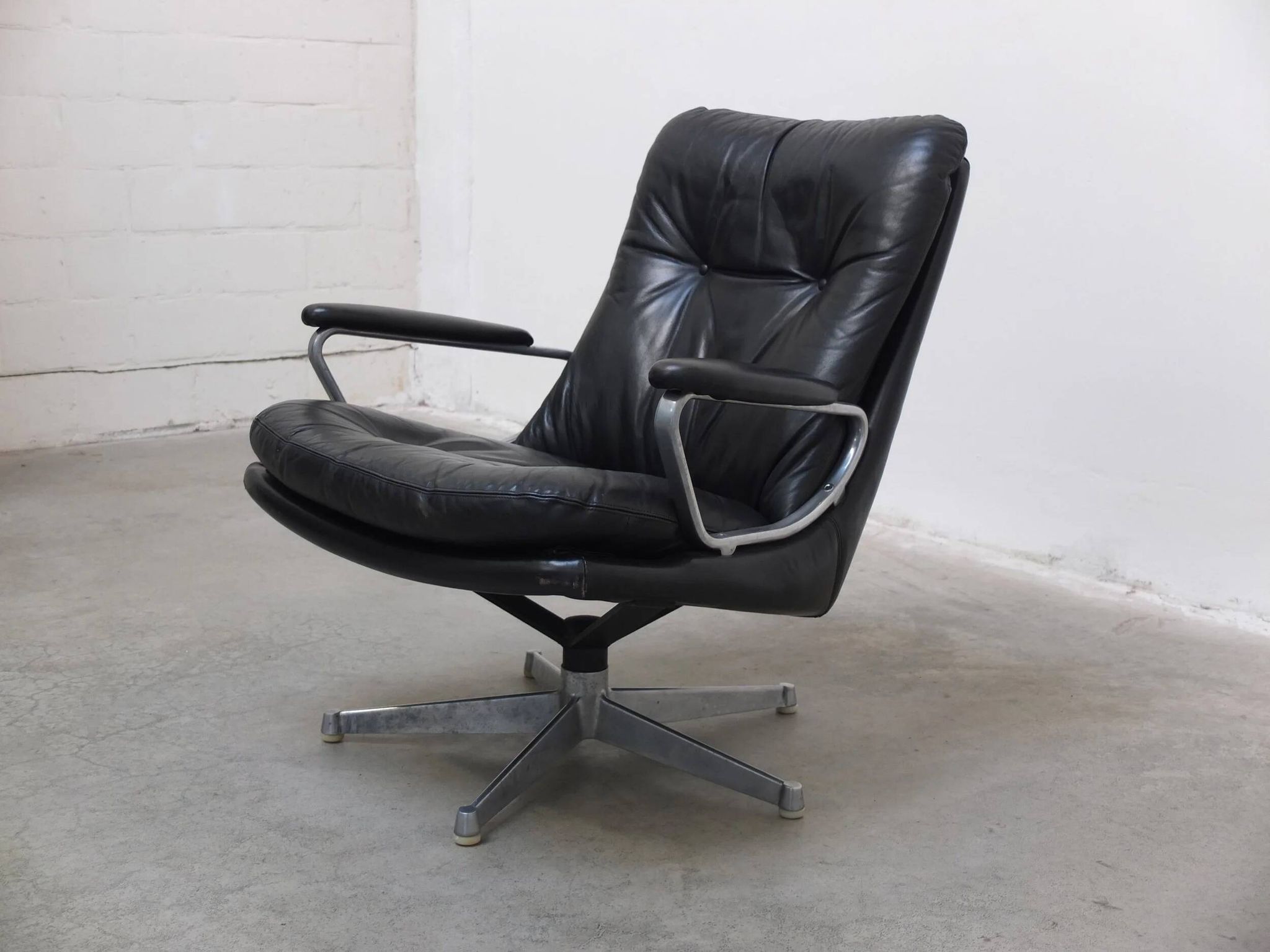 'Gentilina' swivel lounge chair by André Vandenbeuck for Strässle, 1960s