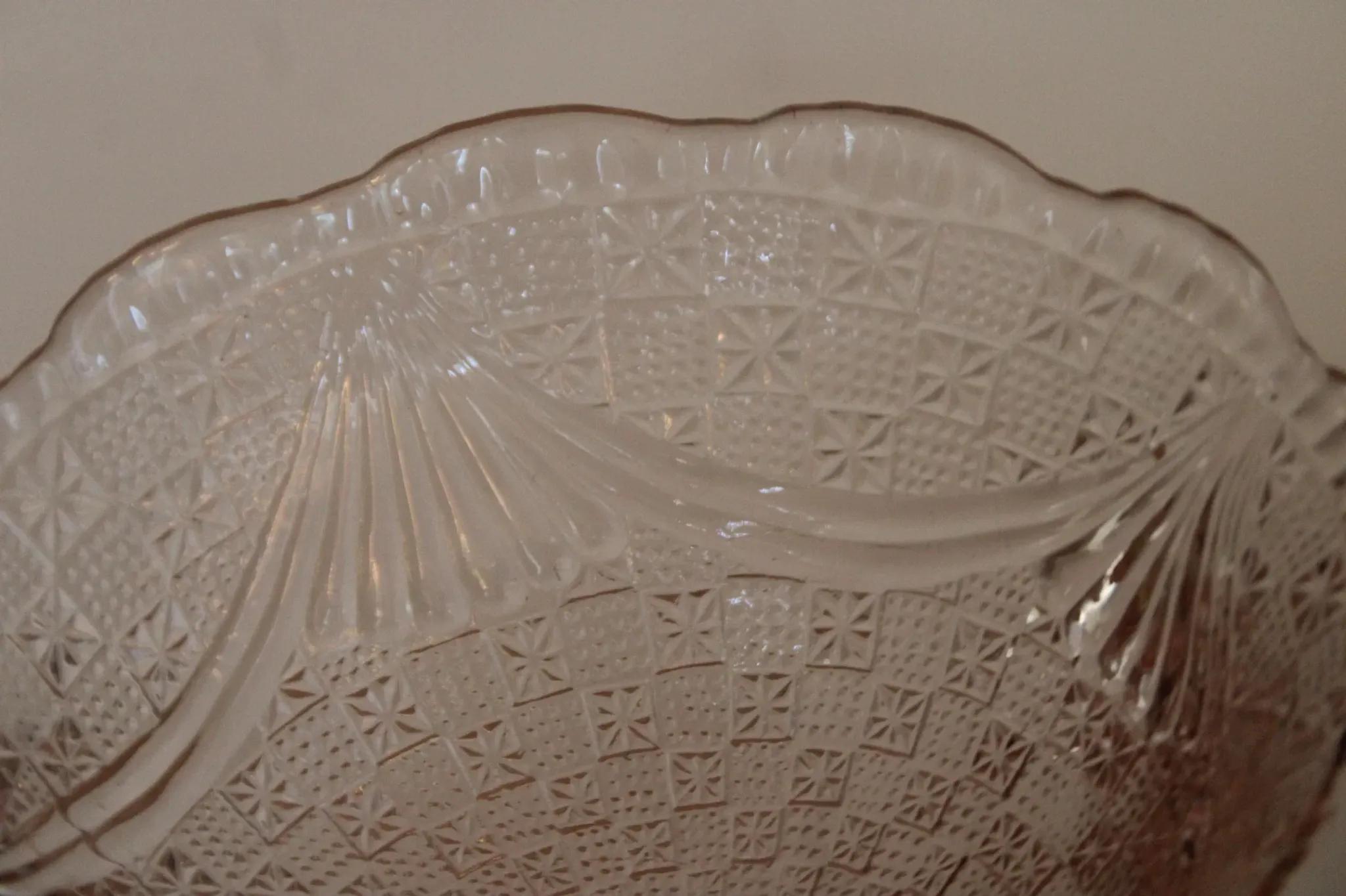 Vintage pink glass footed bowl – Star-decorated compote with draping – Ø 24 cm