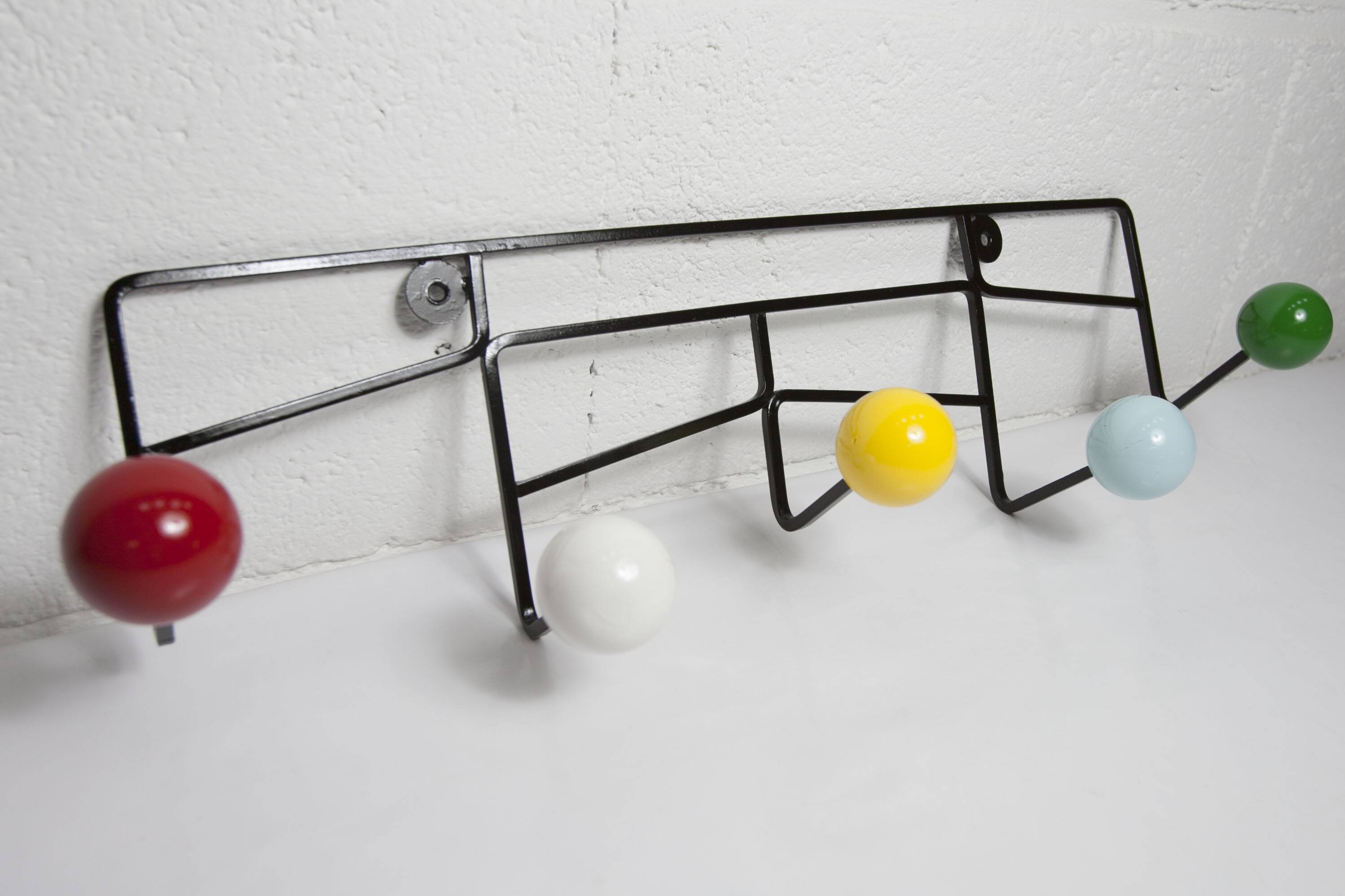 Portemanteaux mural 5 patères boules bois couleur et métal 1950