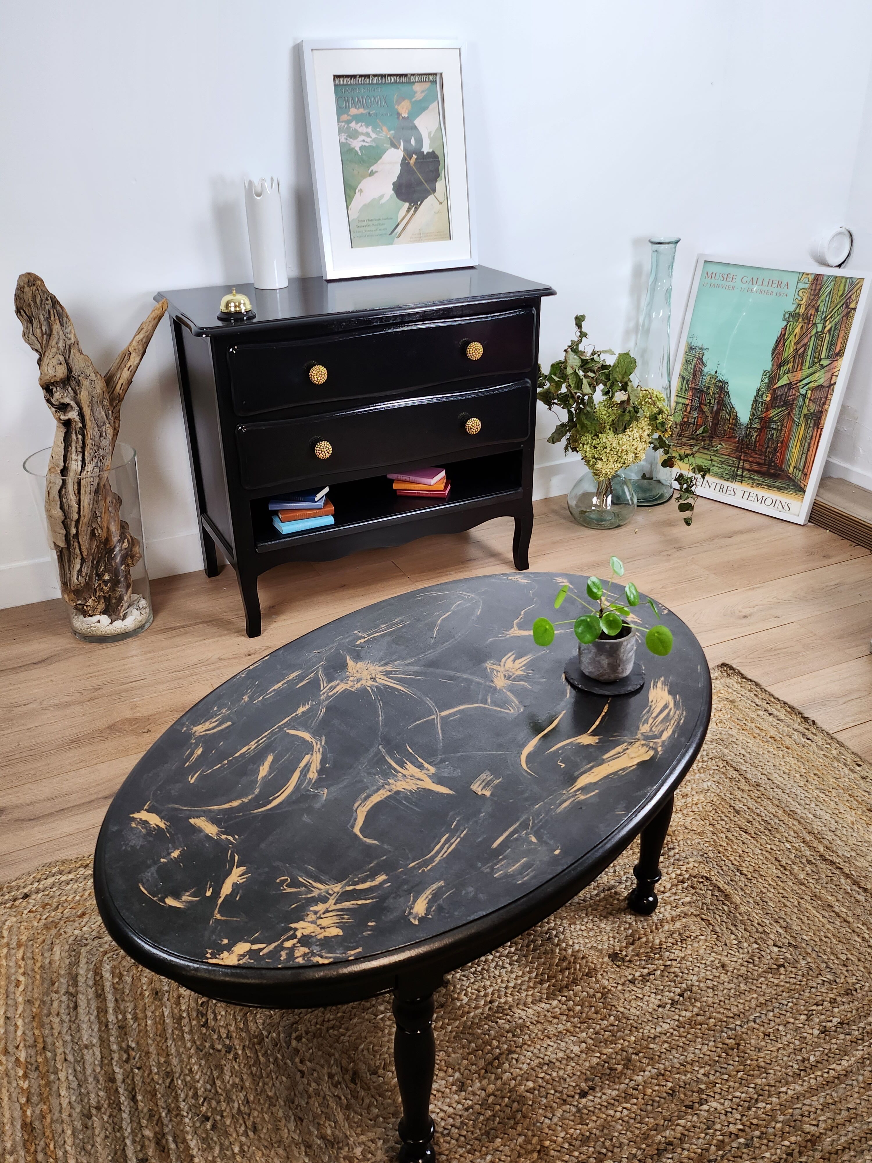 Black chest of drawers