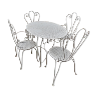 Garden furniture in wrought iron of the 70s. 5 pieces, oval table.