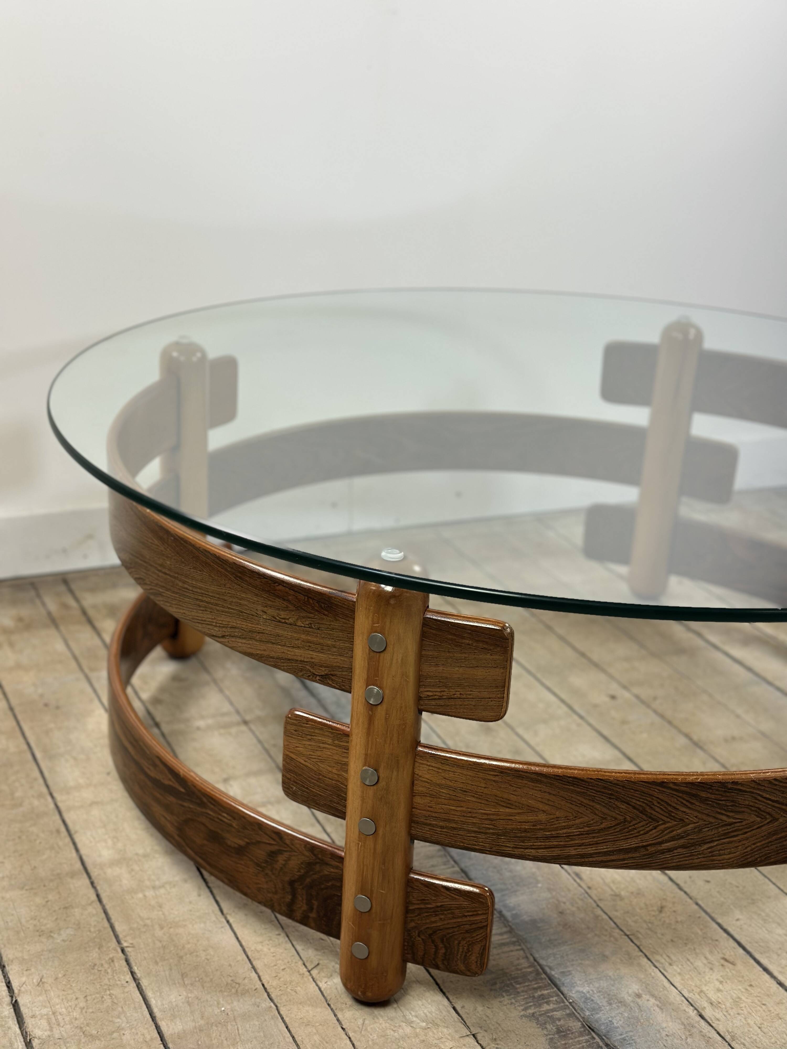 Table basse ronde scandinave en teck 1970