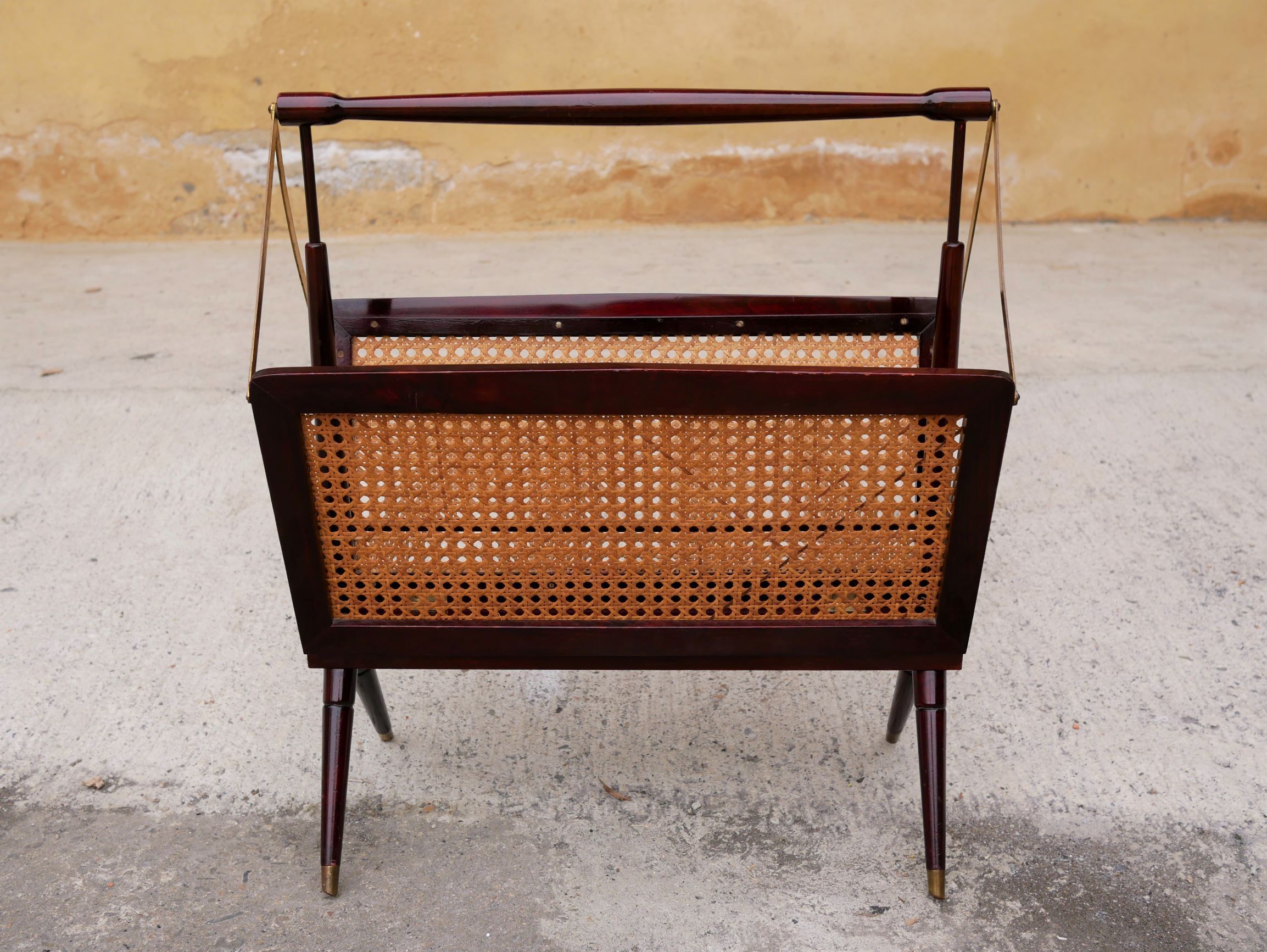 Folding magazine holder wood and caning by Cesare Lacca, made in Italy