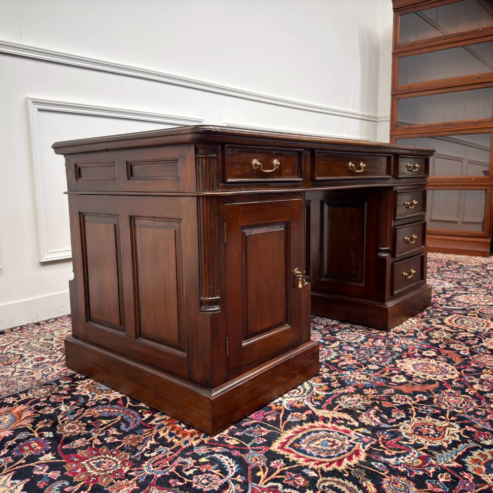 Bureau classique anglais avec cuir vert