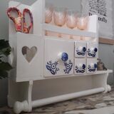 Wall-mounted kitchen shelf