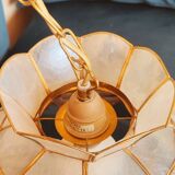 Vintage suspension in mother-of-pearl and gilded brass with orange-pink knot patterns.