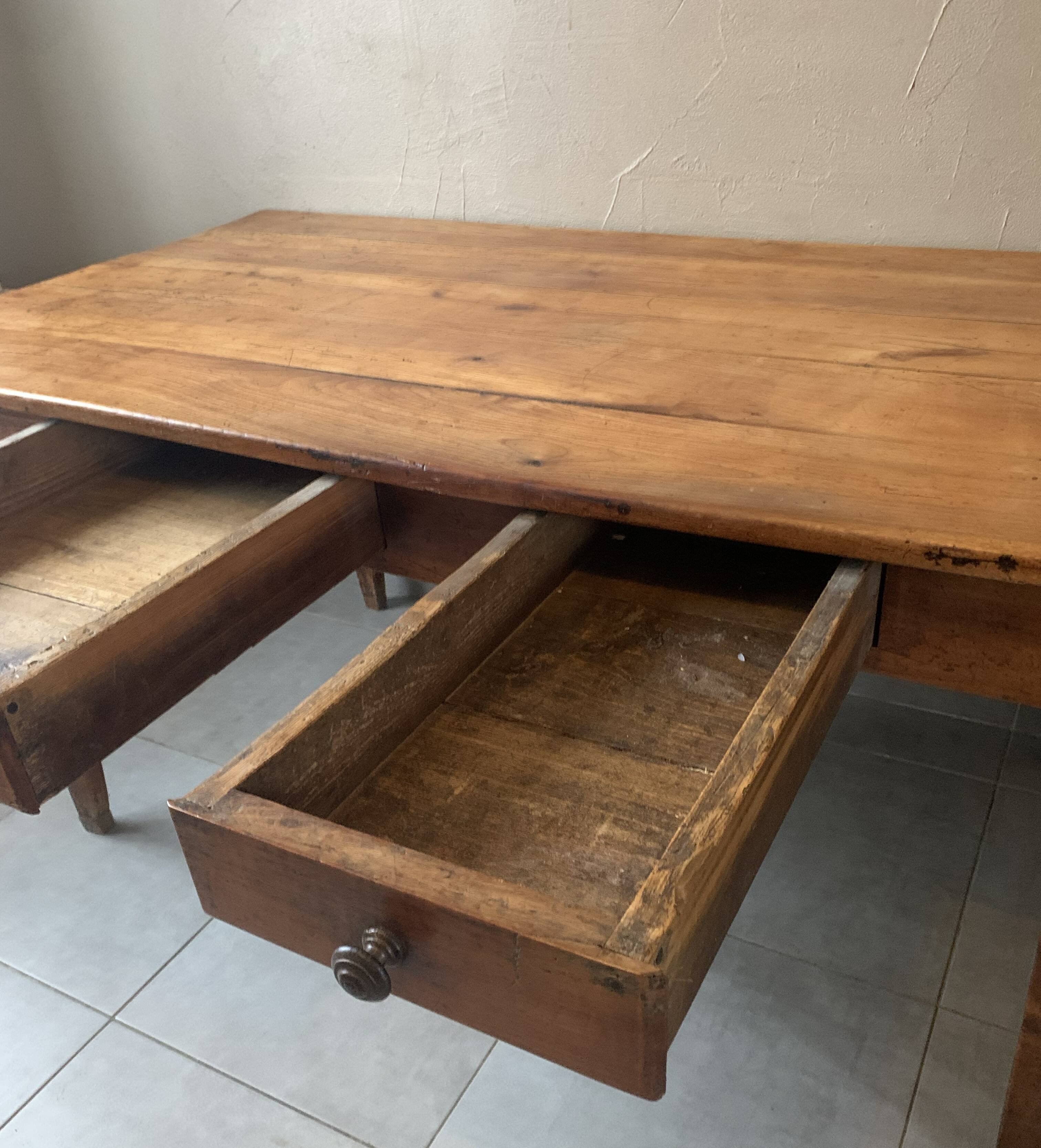 Large vintage farmhouse table from the 50s in solid wood (oak)