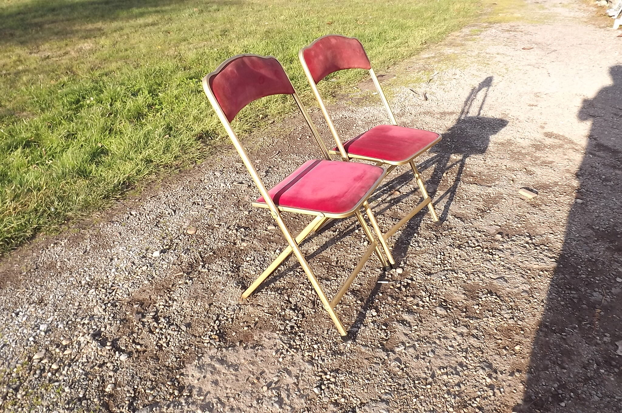 Paire de chaises année 70 métal doré velours bx
