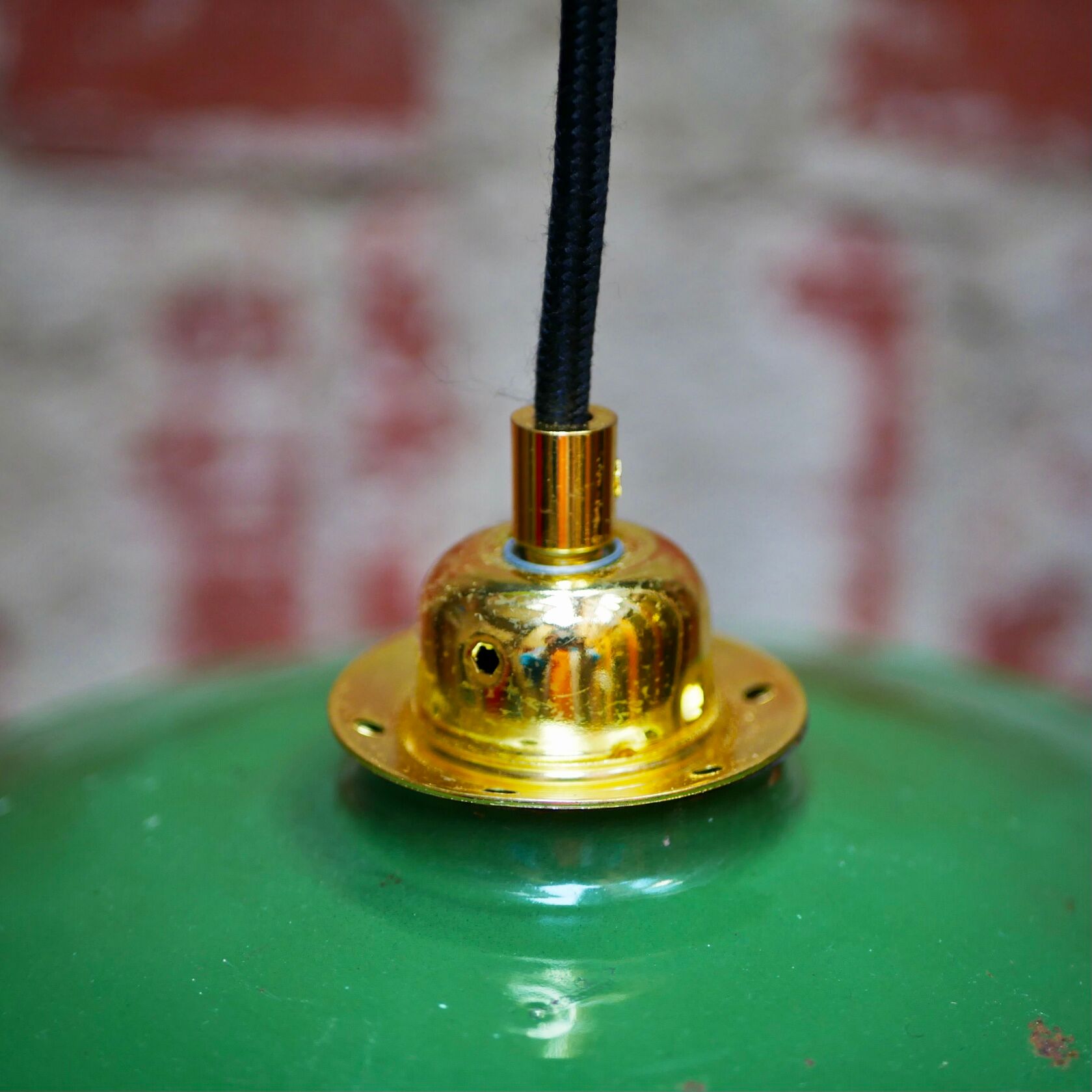 Industrial suspension in green enamelled sheet metal