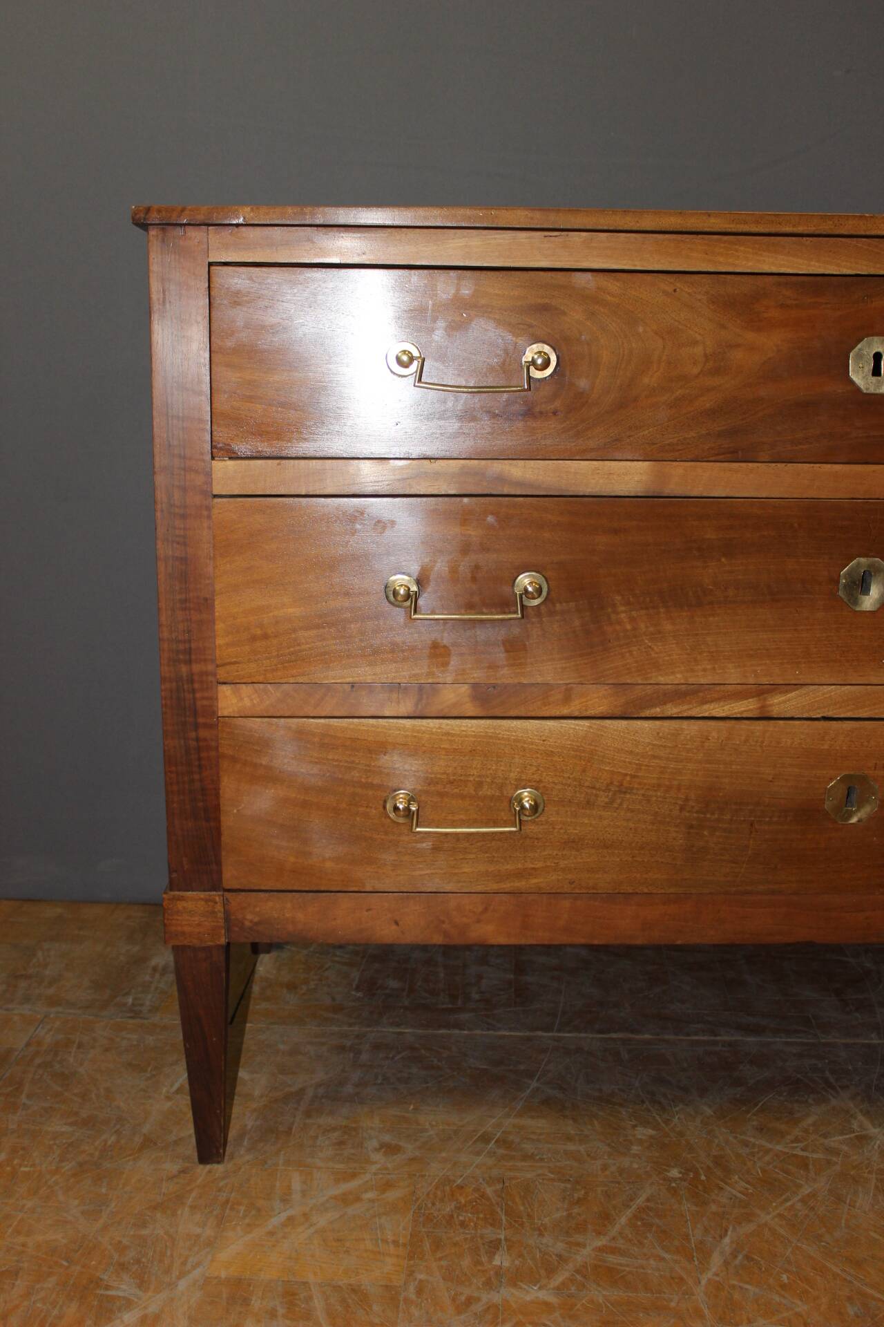 Commode Directoire en noyer début XIX