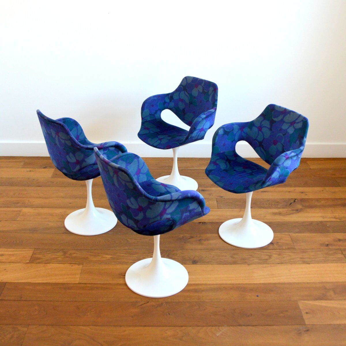 Suite of 4 armchairs feet tulip 1960s