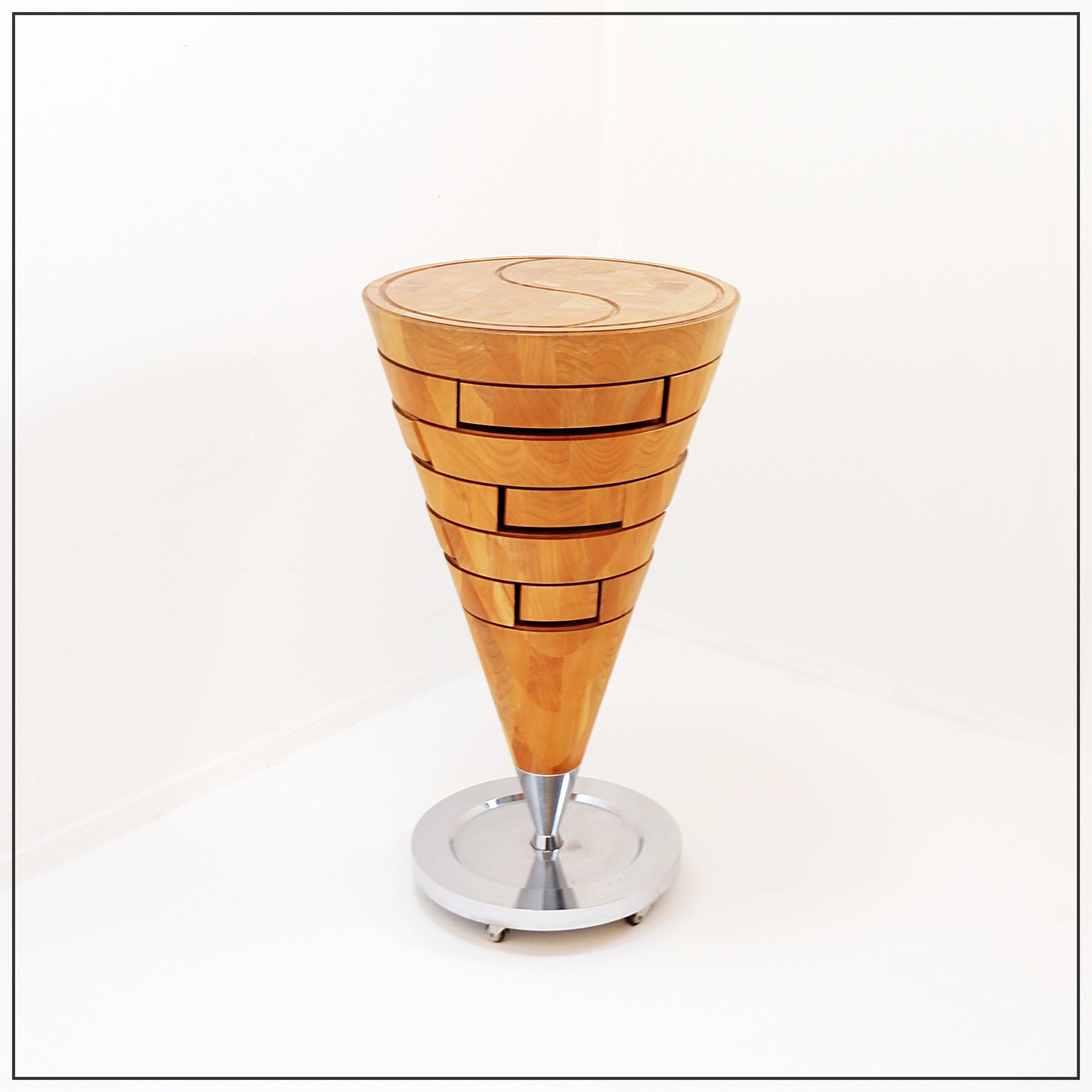 Cone-shaped kitchen unit with drawers