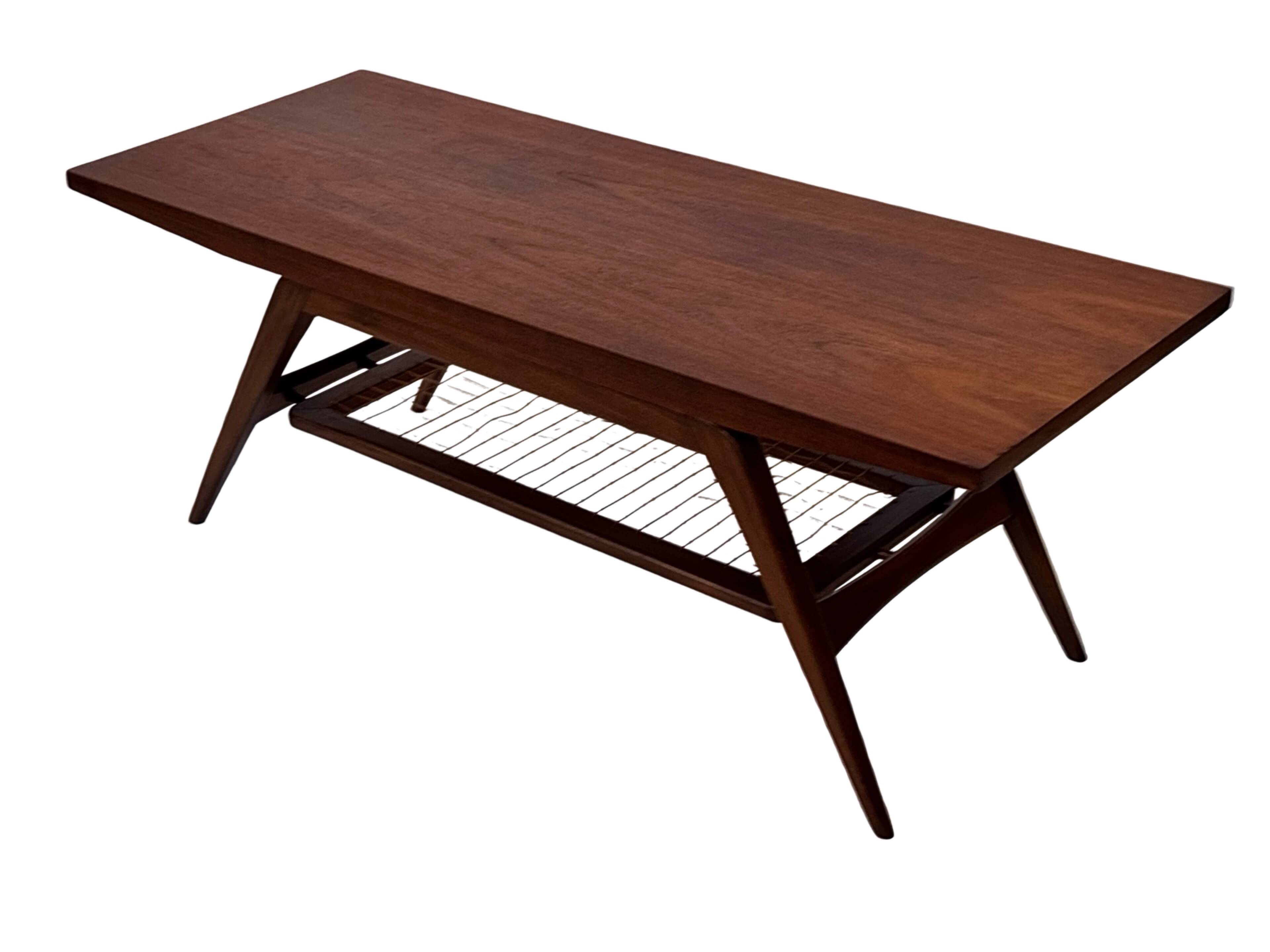Table basse en teck dans le style de Louis van Teeffelen, années 1960