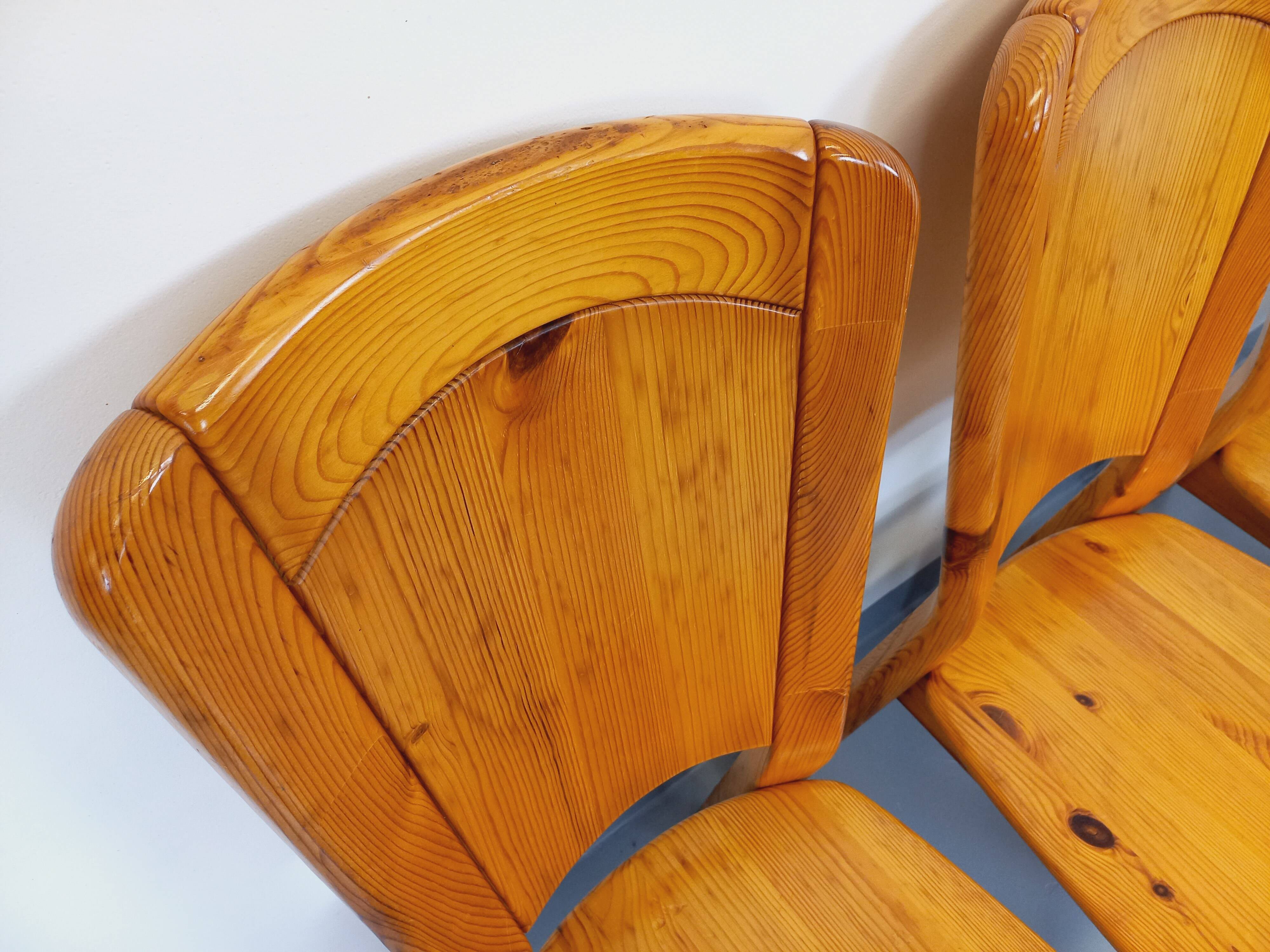 Set of 4 vintage chairs in pine from the 70s