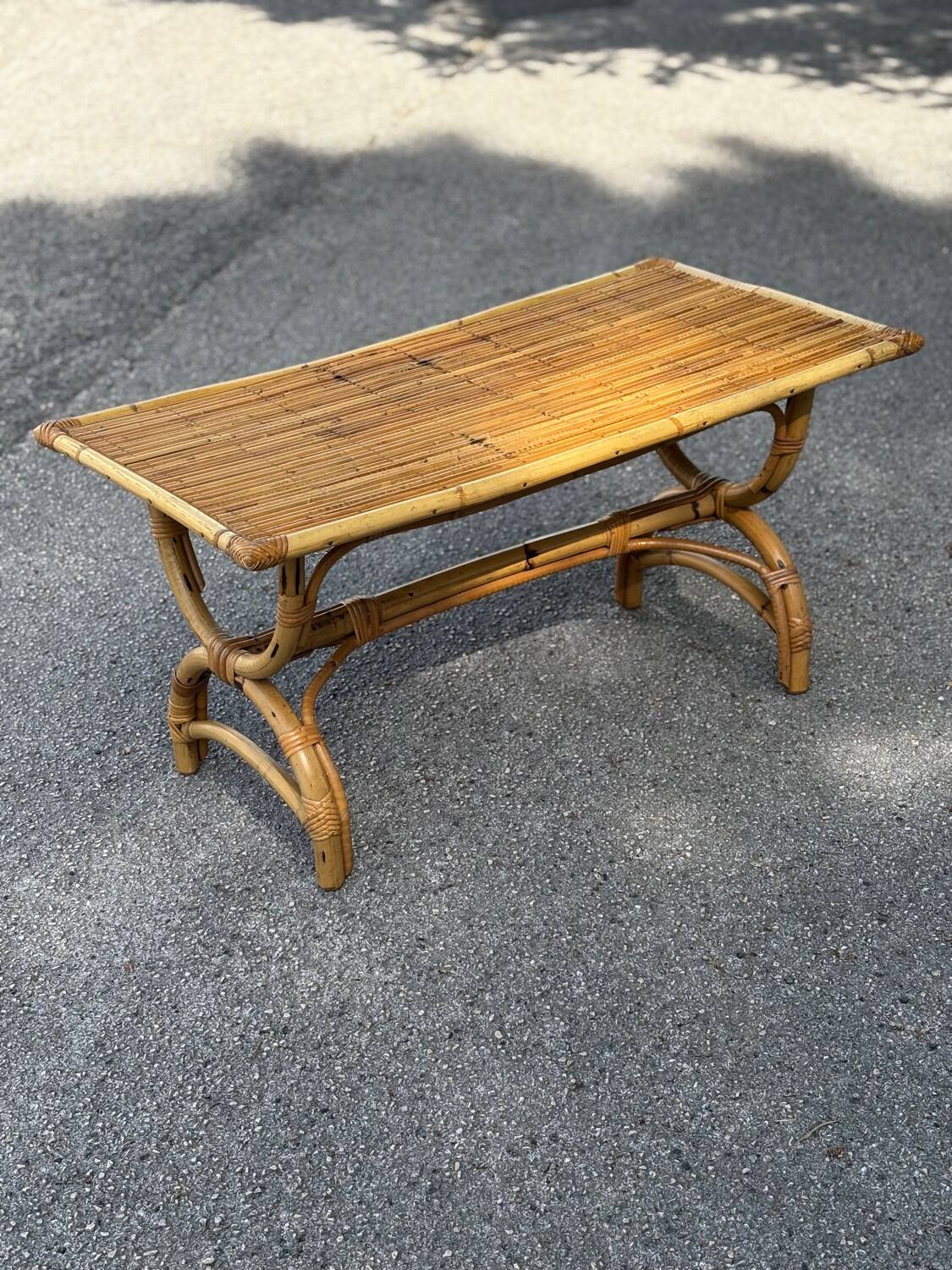 Table basse en bambou et rotin 1960
