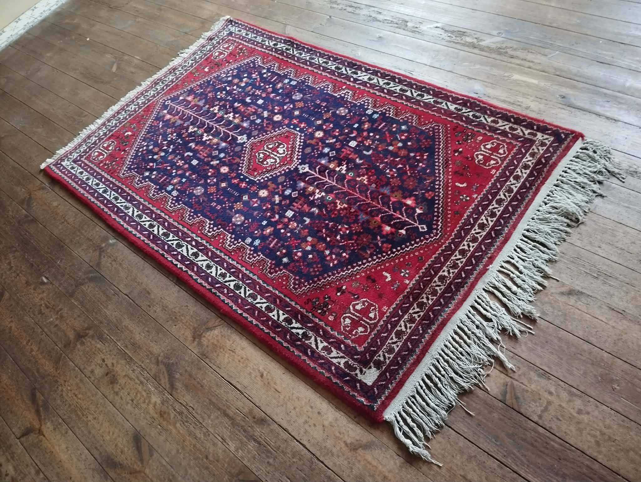 Handmade Persian Shiraz rug 161x106cm