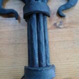 Paire d’appliques en fer forgé Lys de château Français