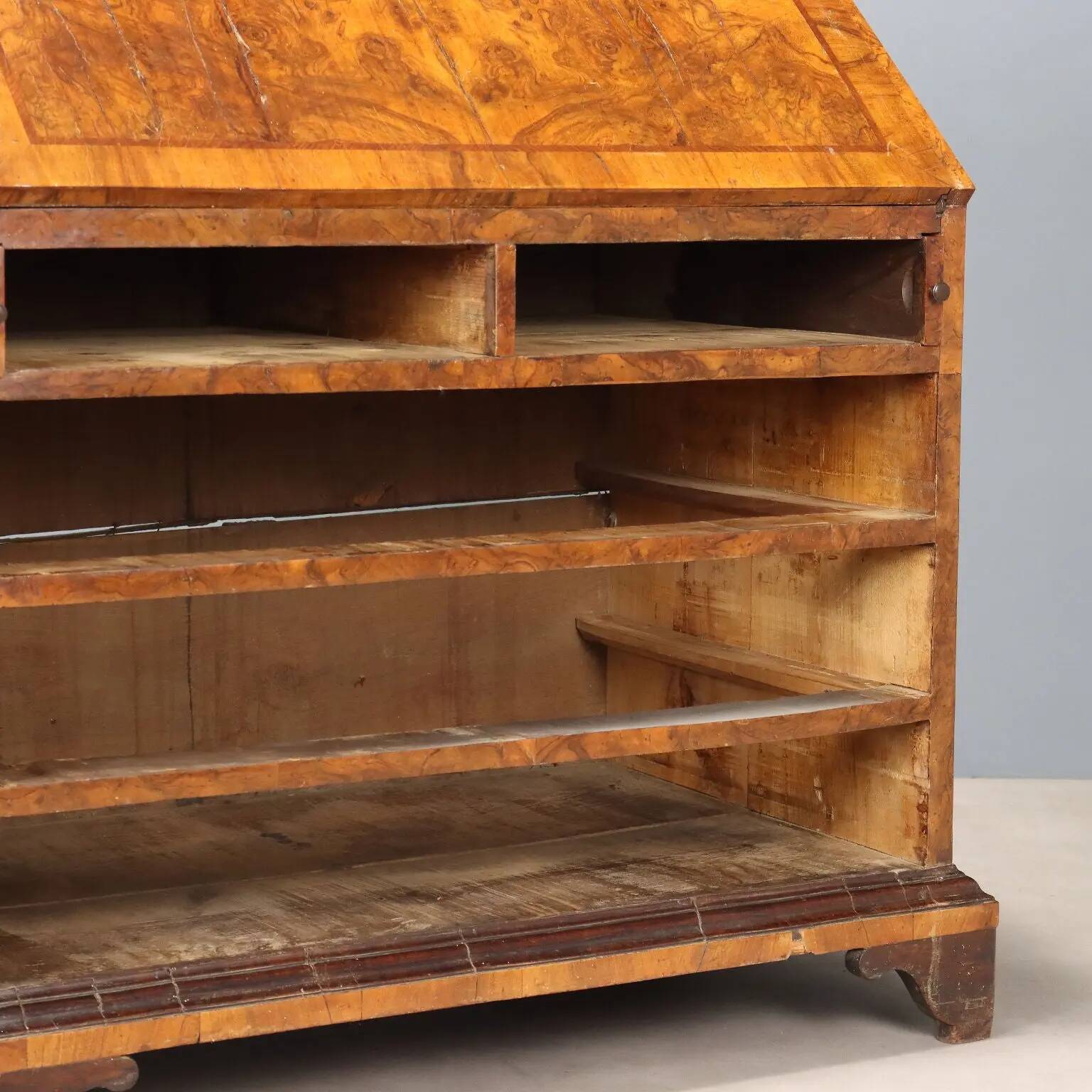 Antique walnut burr drop-leaf cabinet with 8 drawers, Italy, 18th century.