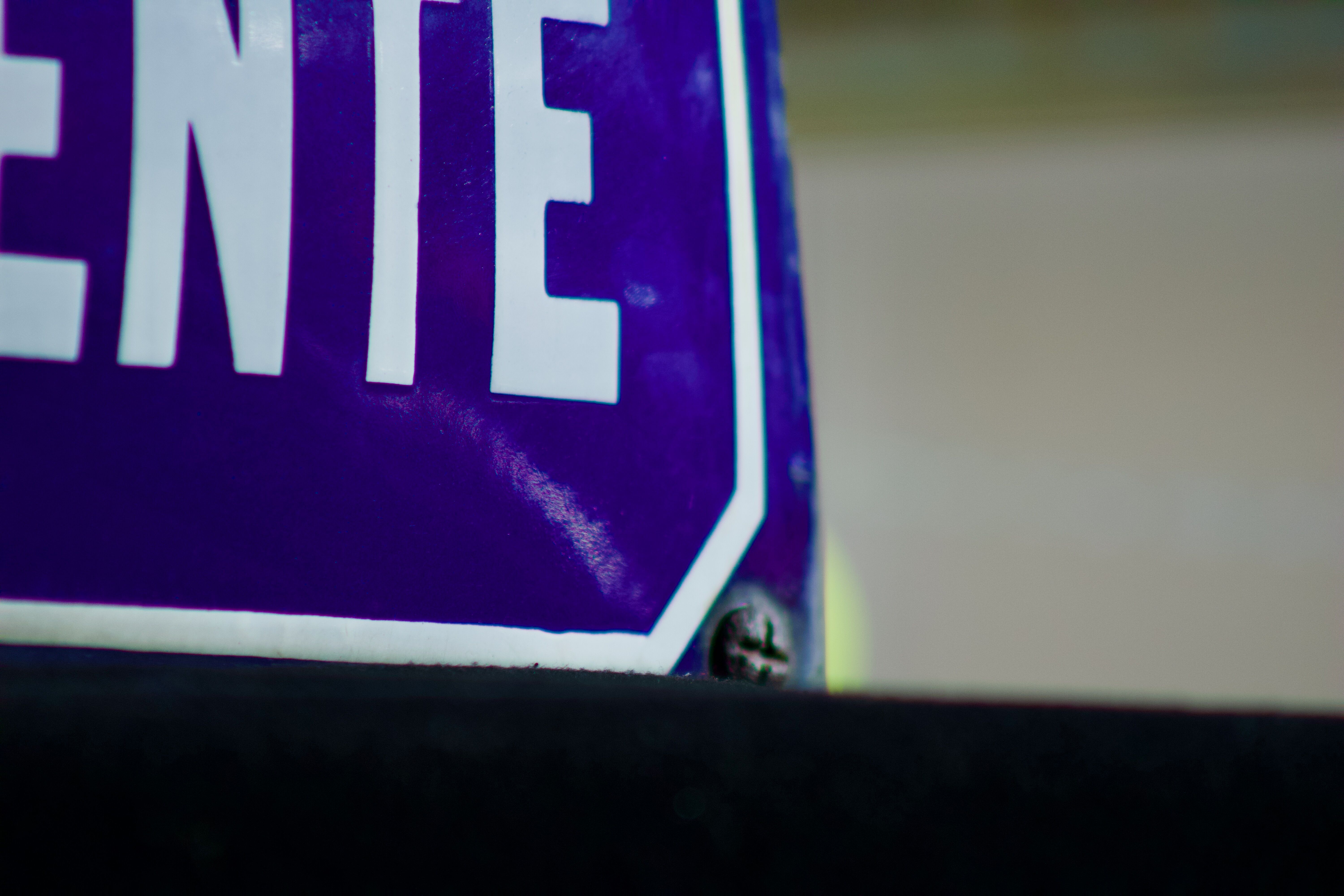Old Enamelled and bulging "Chemin de la Rente" street plate, in perfect condition, on its cast iron support
