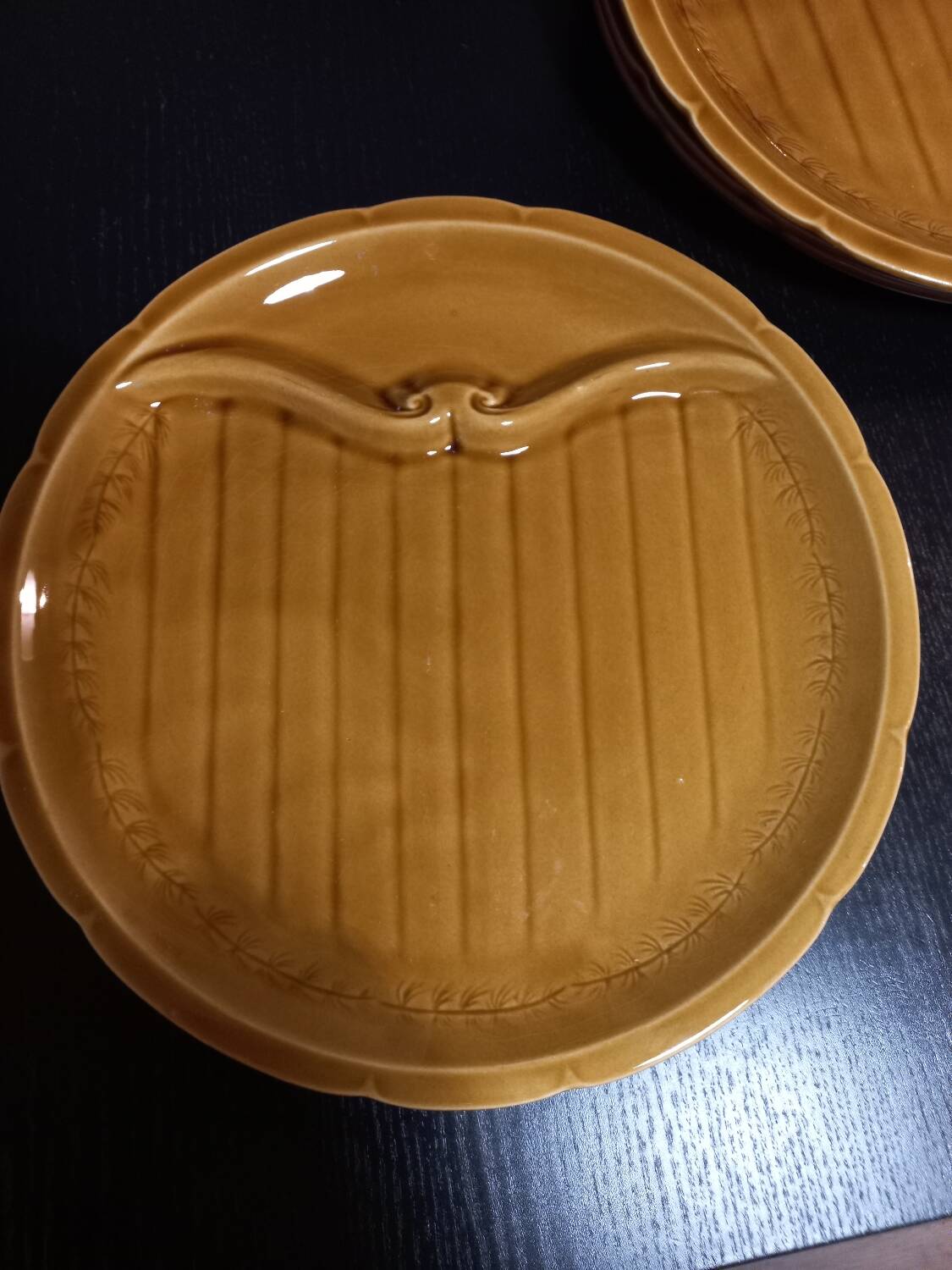 4 Gien asparagus plates