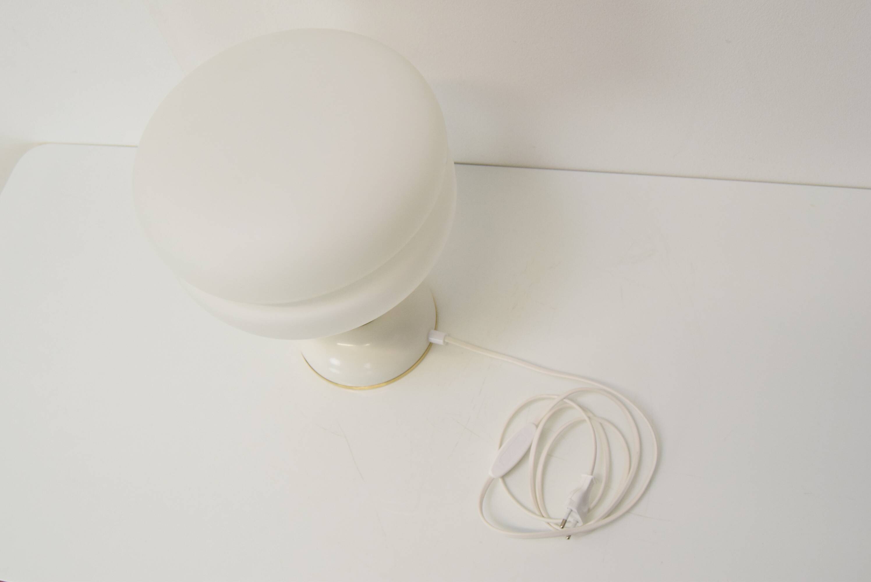 Lampe de table élégante/Napako, Tchécoslovaquie, années 1970.