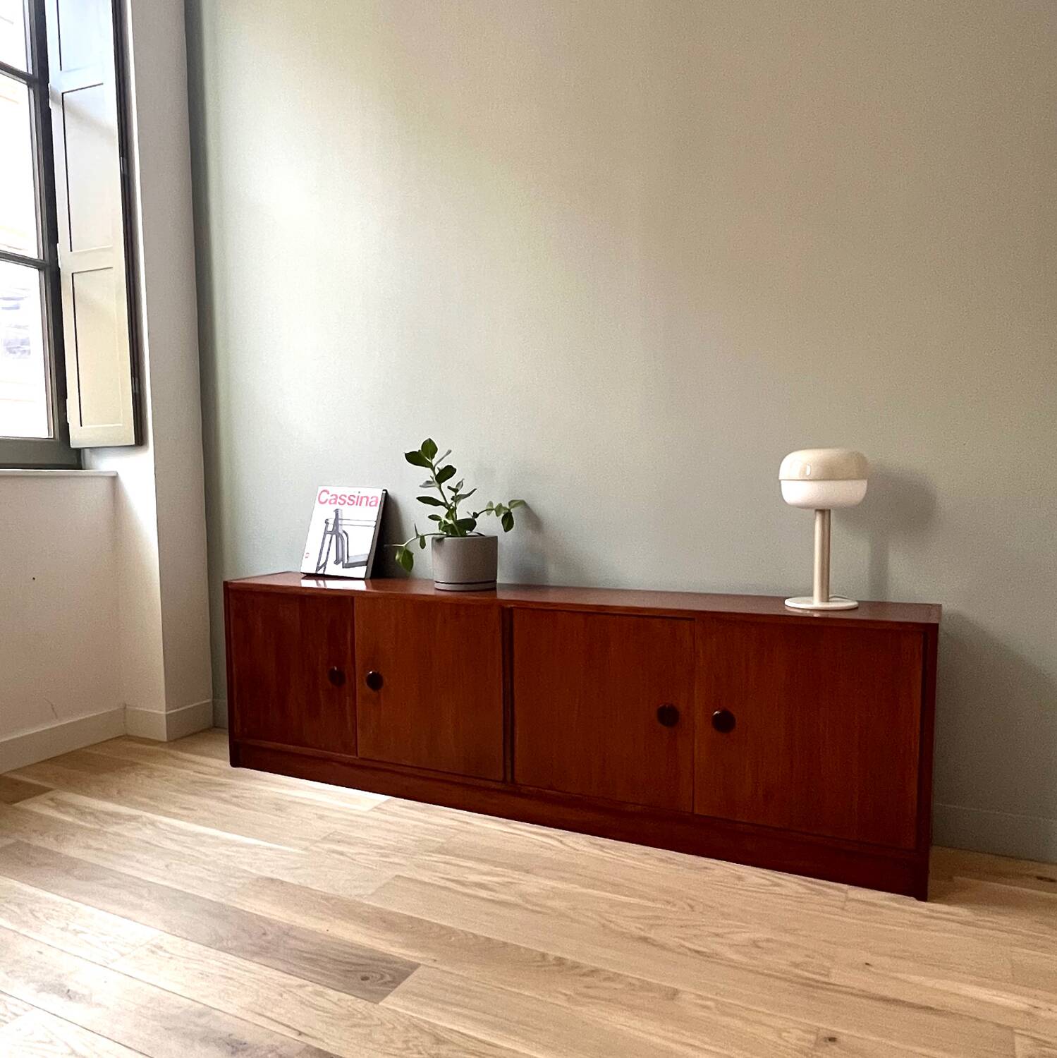Vintage 70's sideboard with cat eyes handles