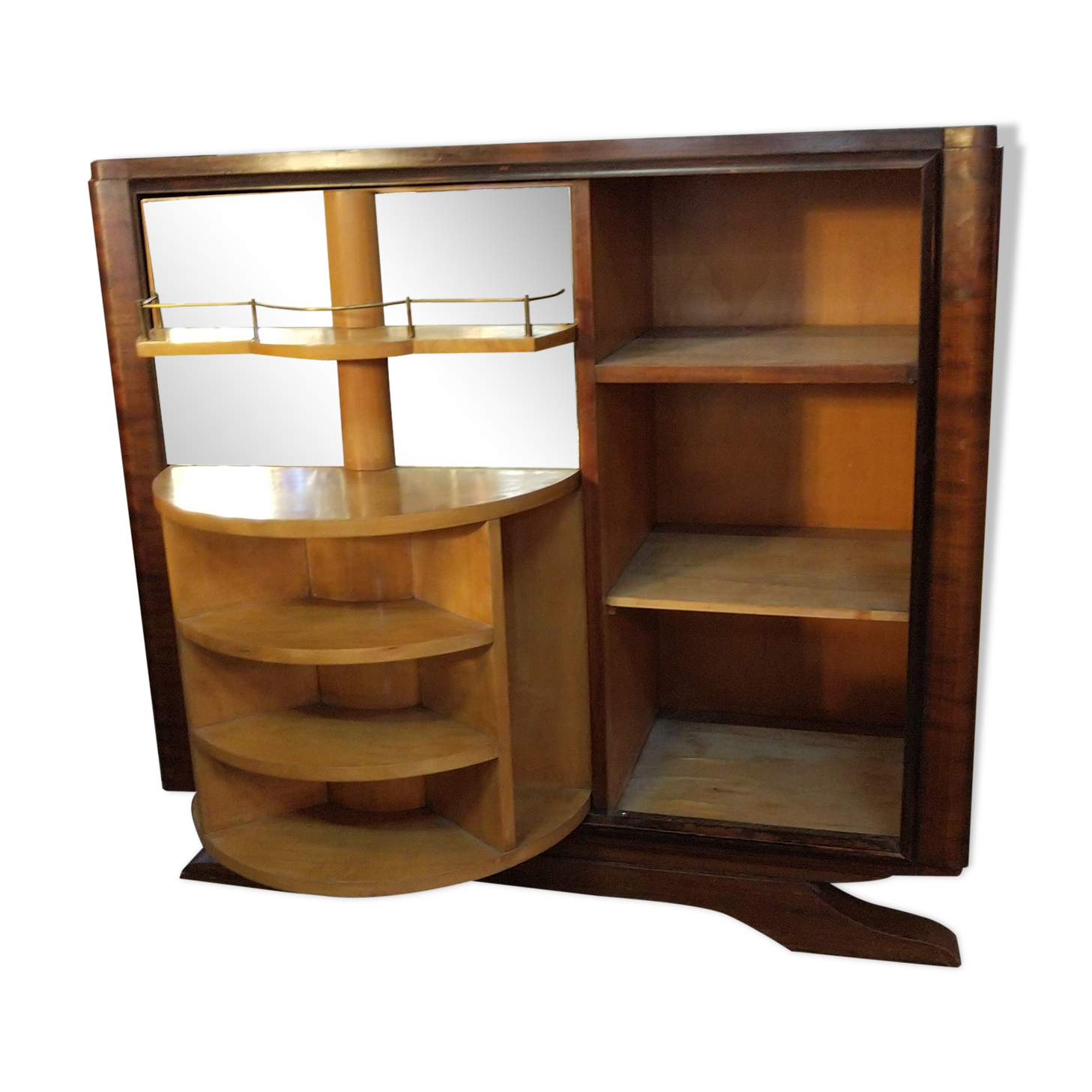 Bar turning art deco