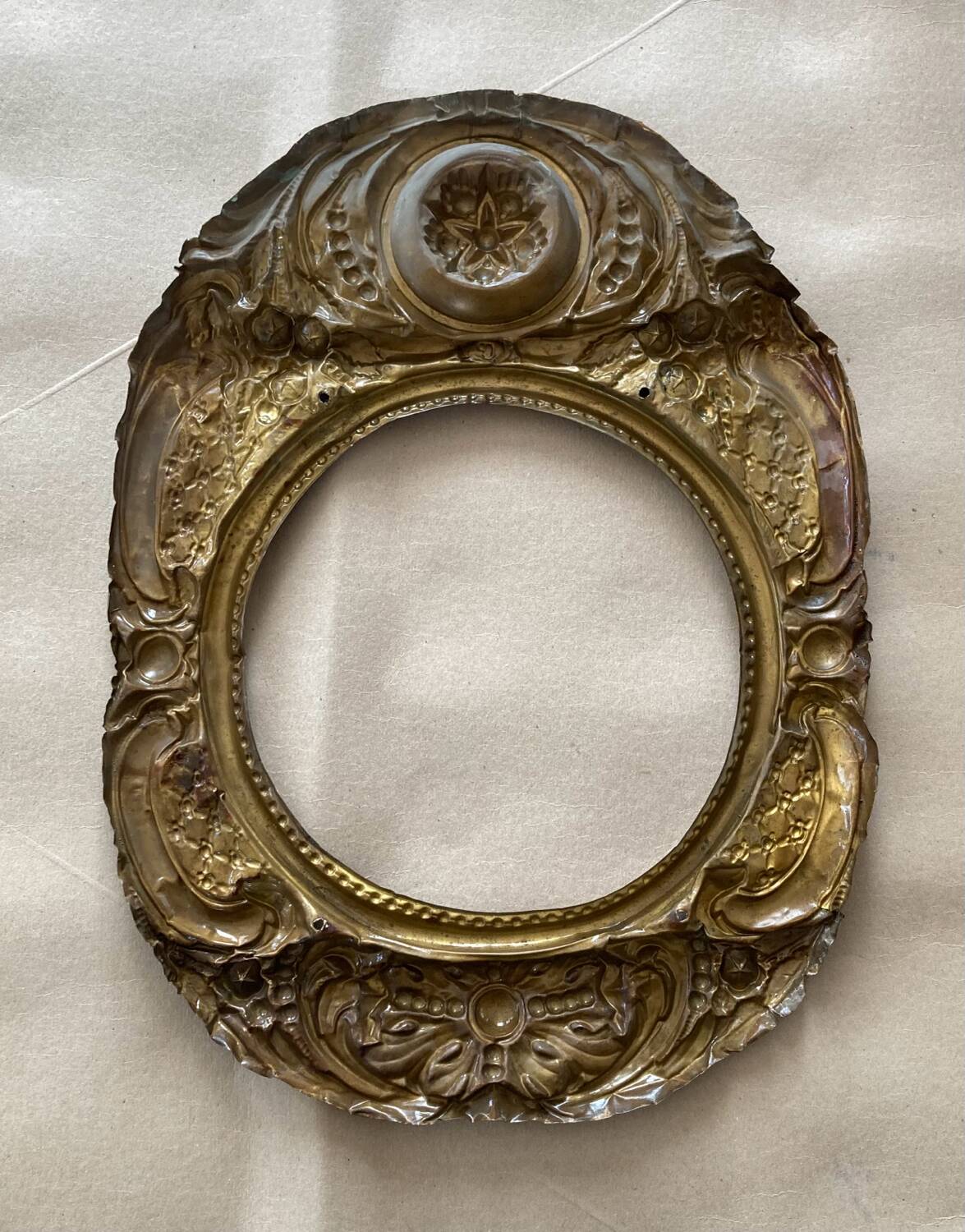 Fronton de comtoise en cuivre repoussé époque XIXe