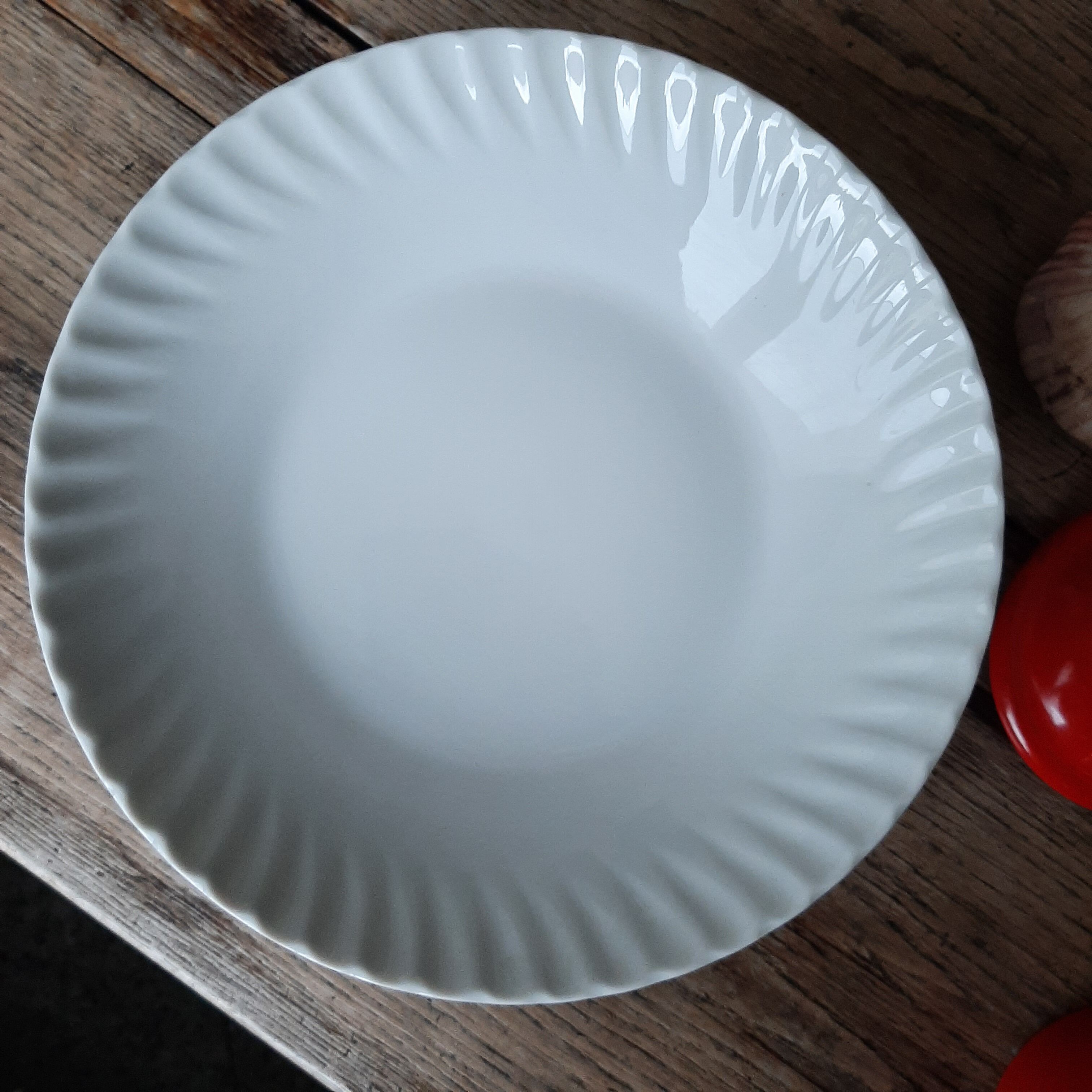 7 hollow plates white porcelain