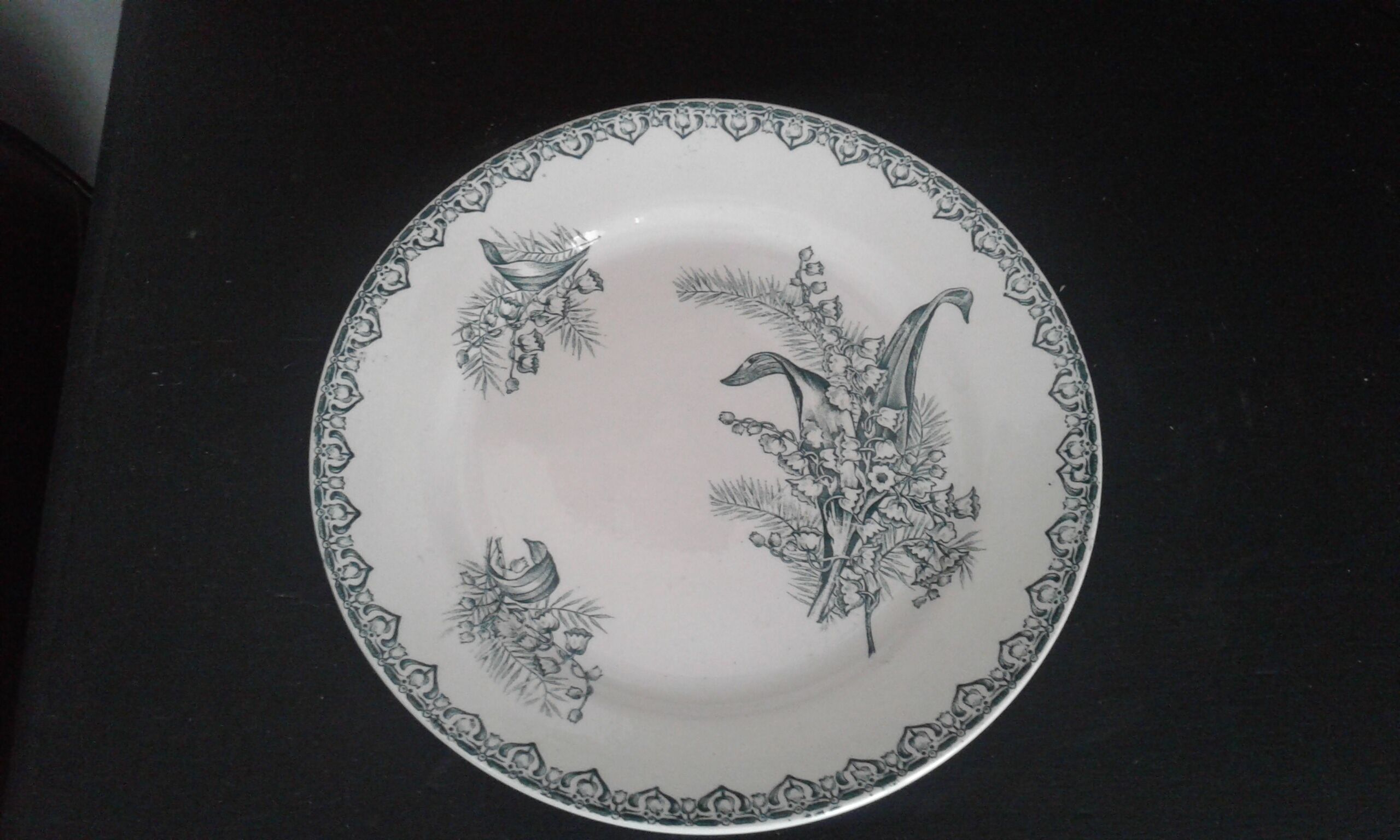 6 Flat asiiettes, Muguet decors.