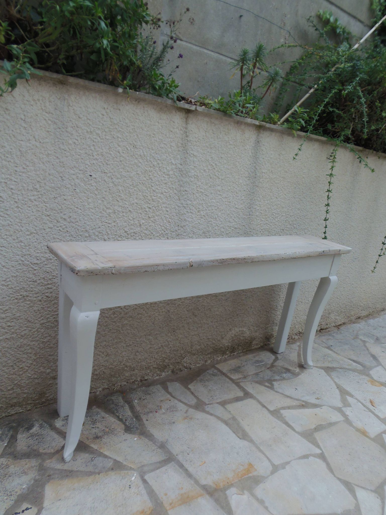 Vintage grey cotton console. This elegant console has been renovated.